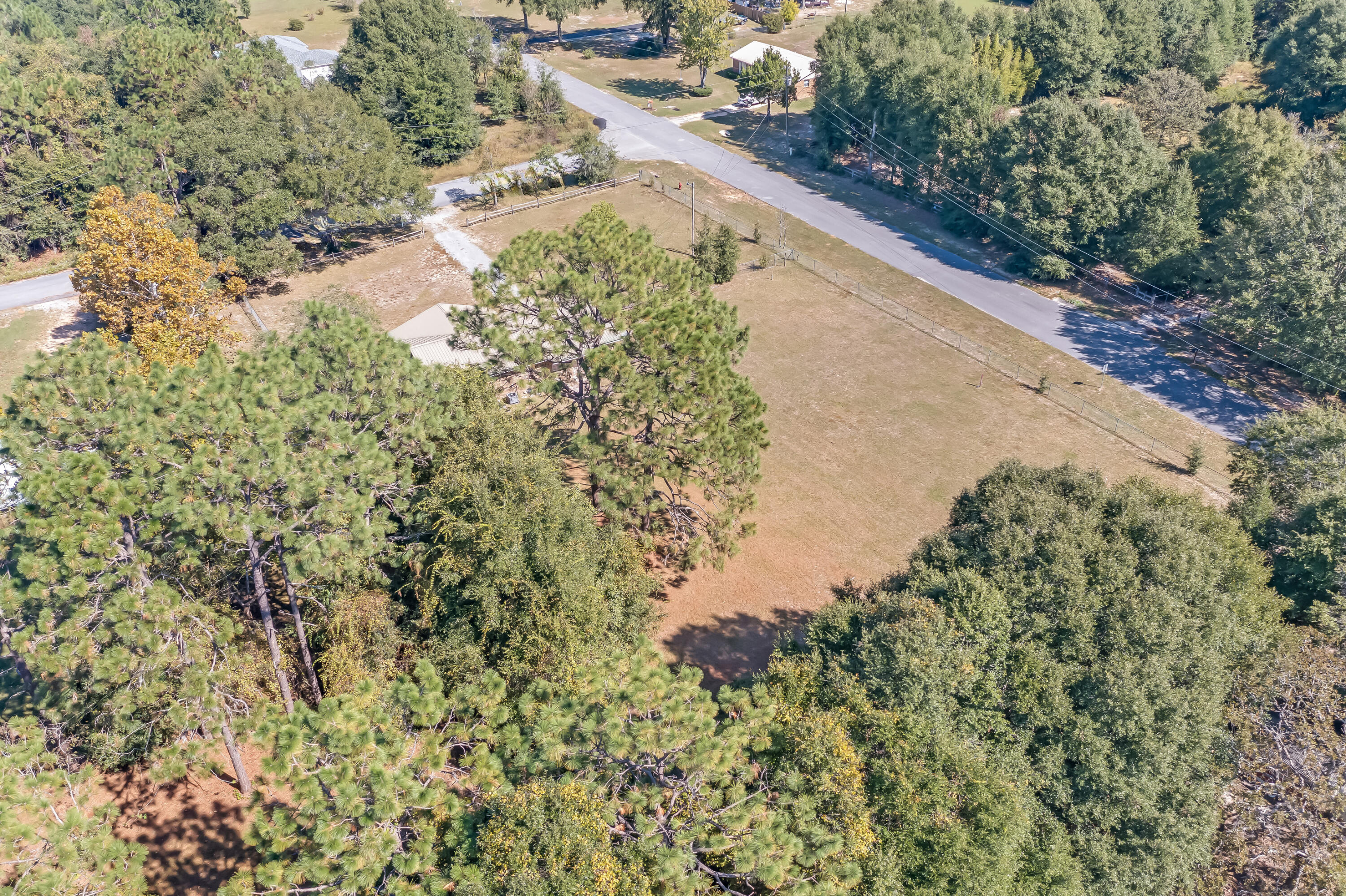 WHISPERING LAKE - Residential