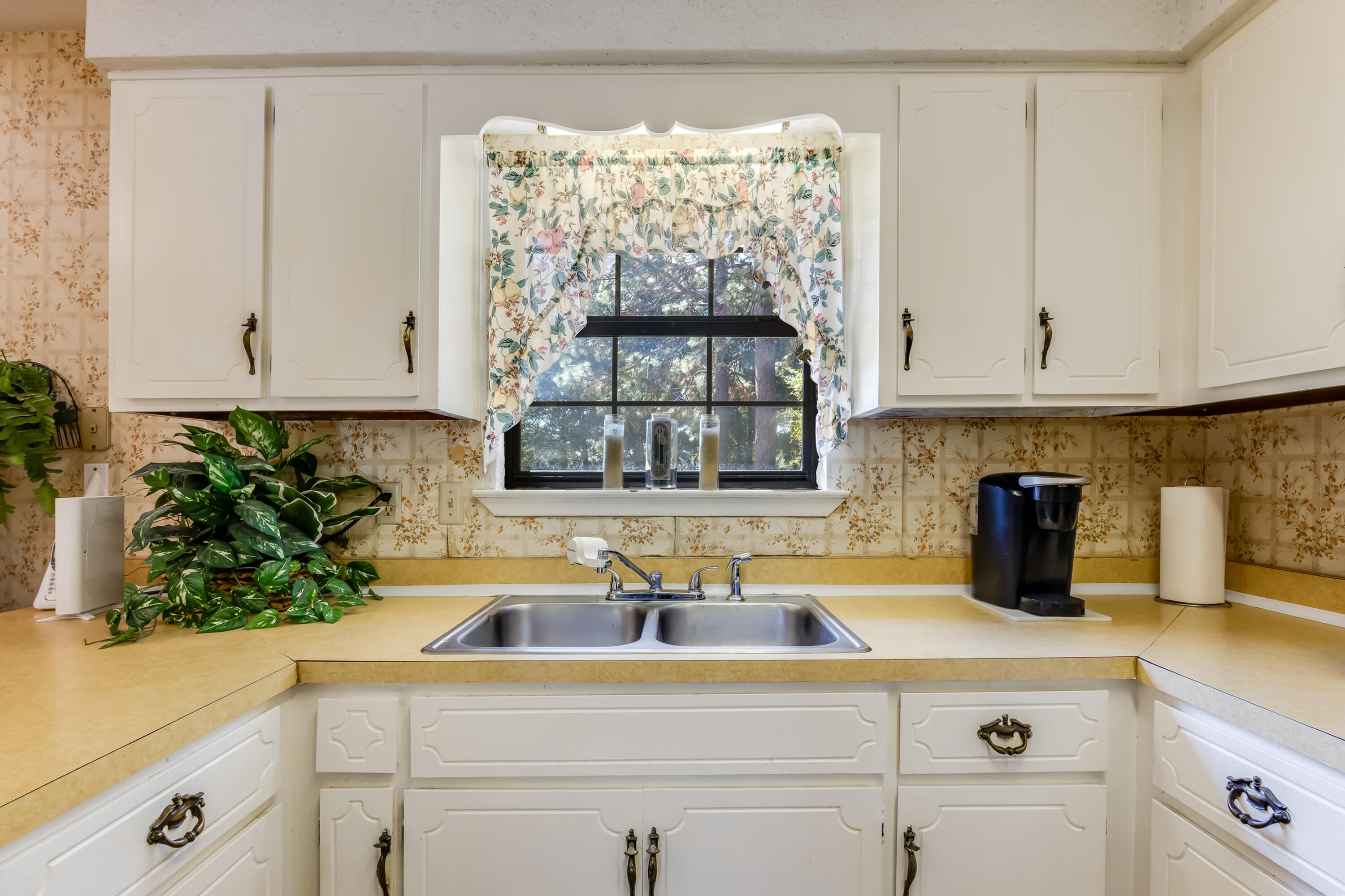 WHISPERING LAKE - Residential