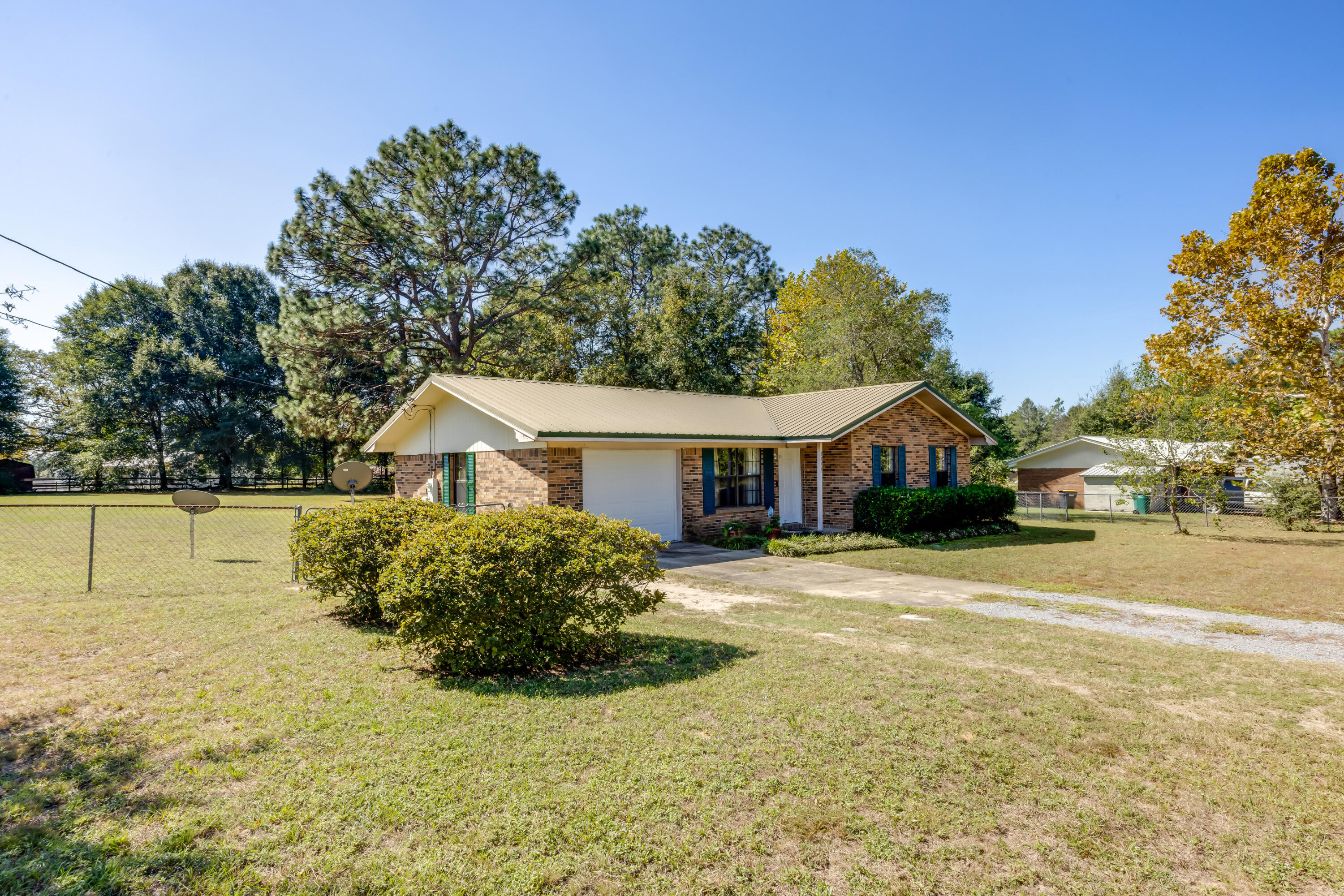 WHISPERING LAKE - Residential