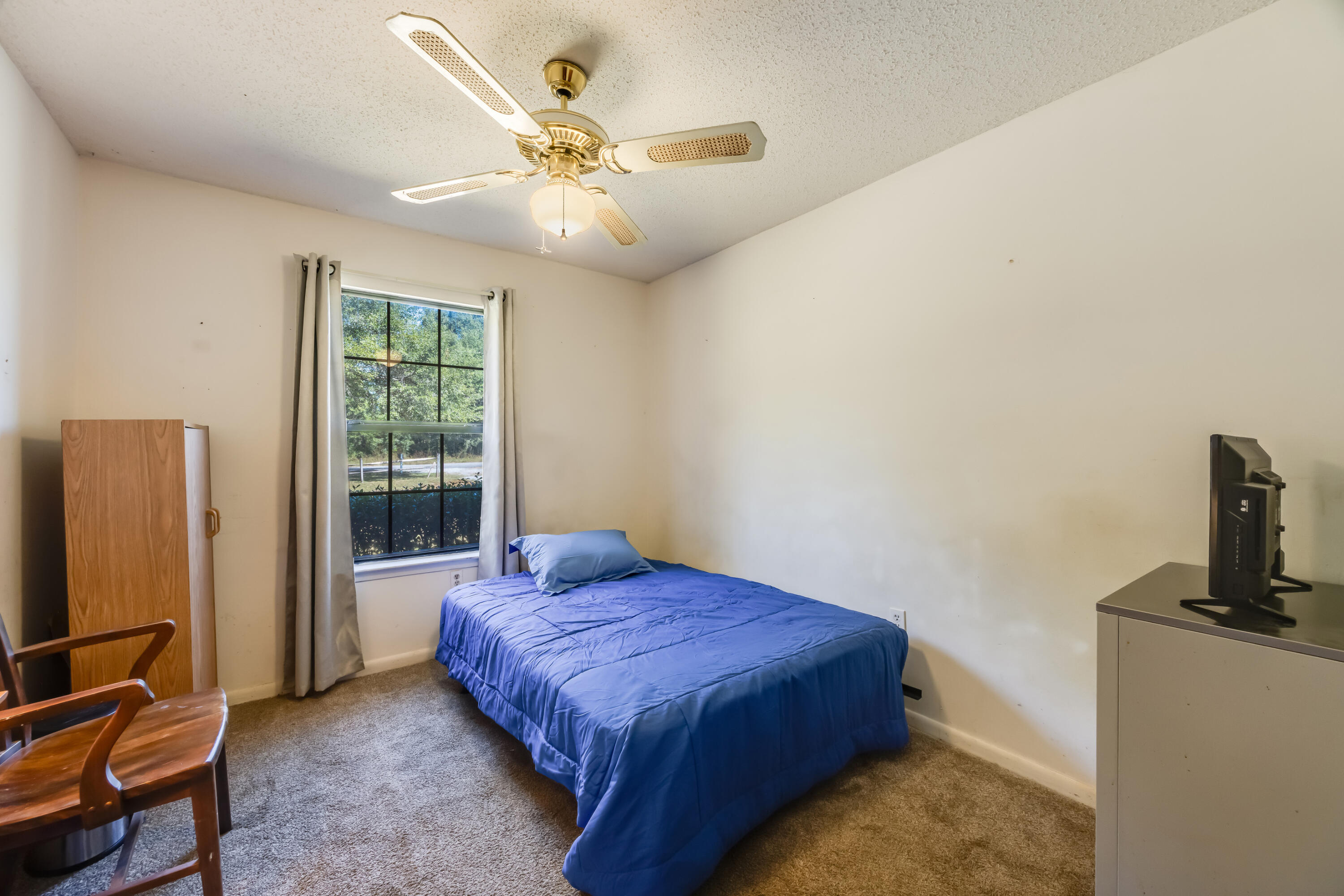 WHISPERING LAKE - Residential