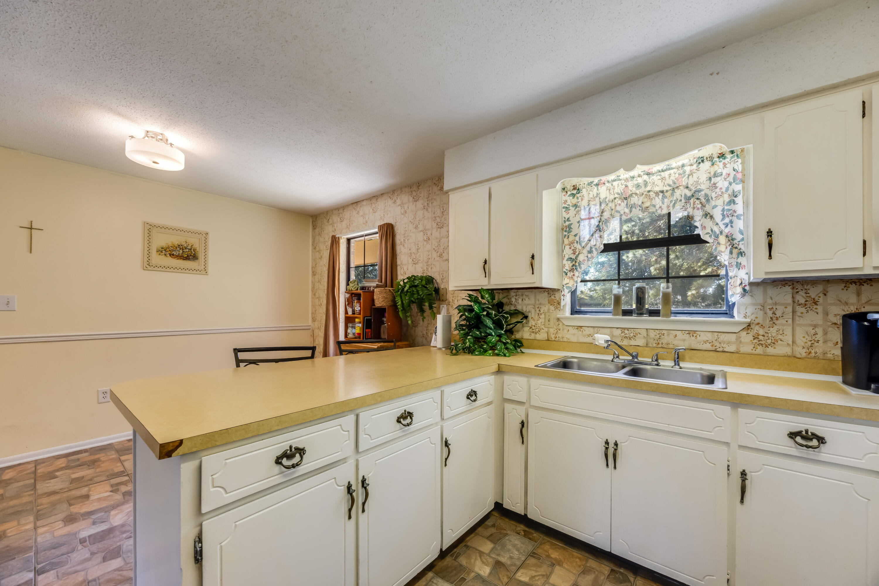 WHISPERING LAKE - Residential