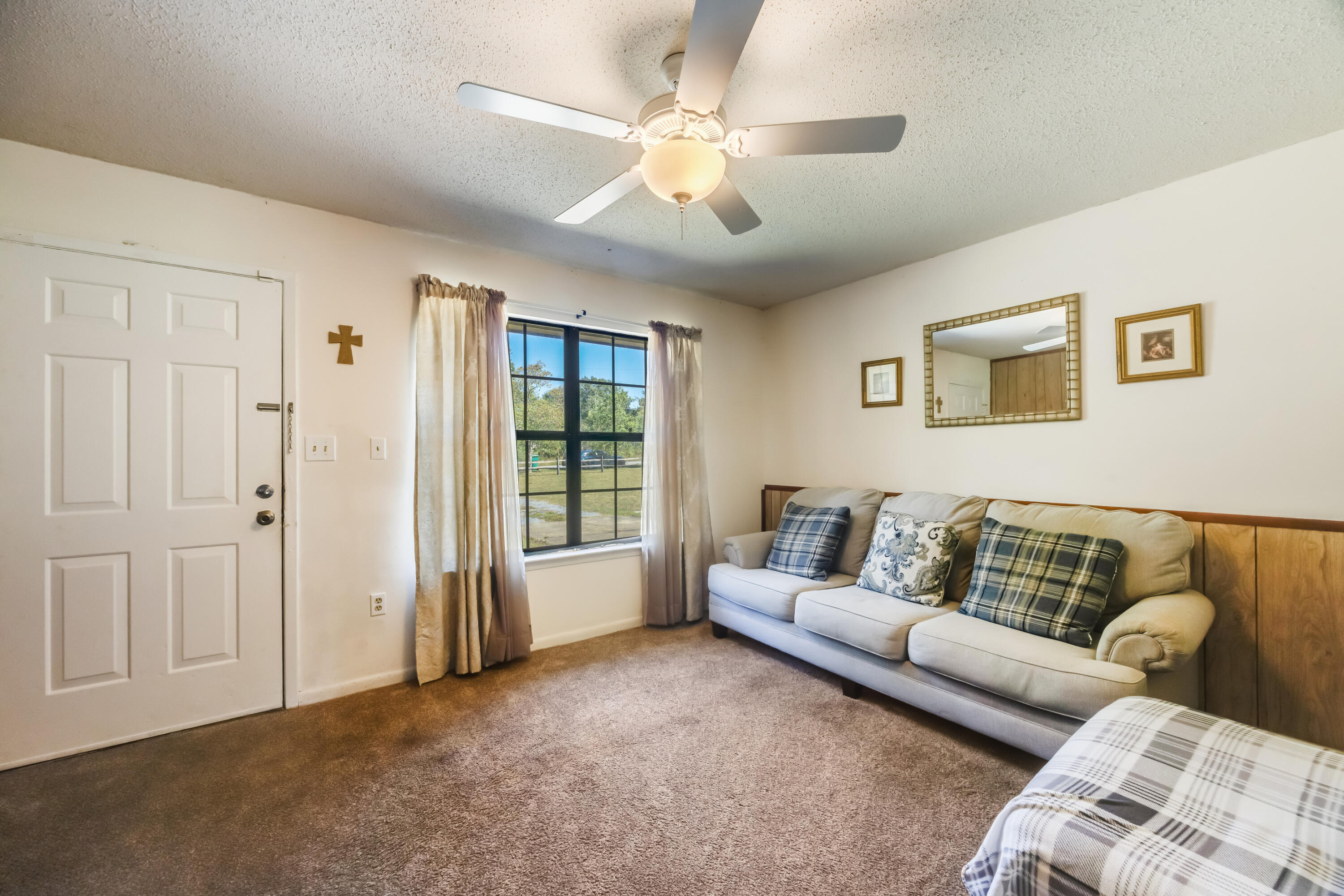 WHISPERING LAKE - Residential