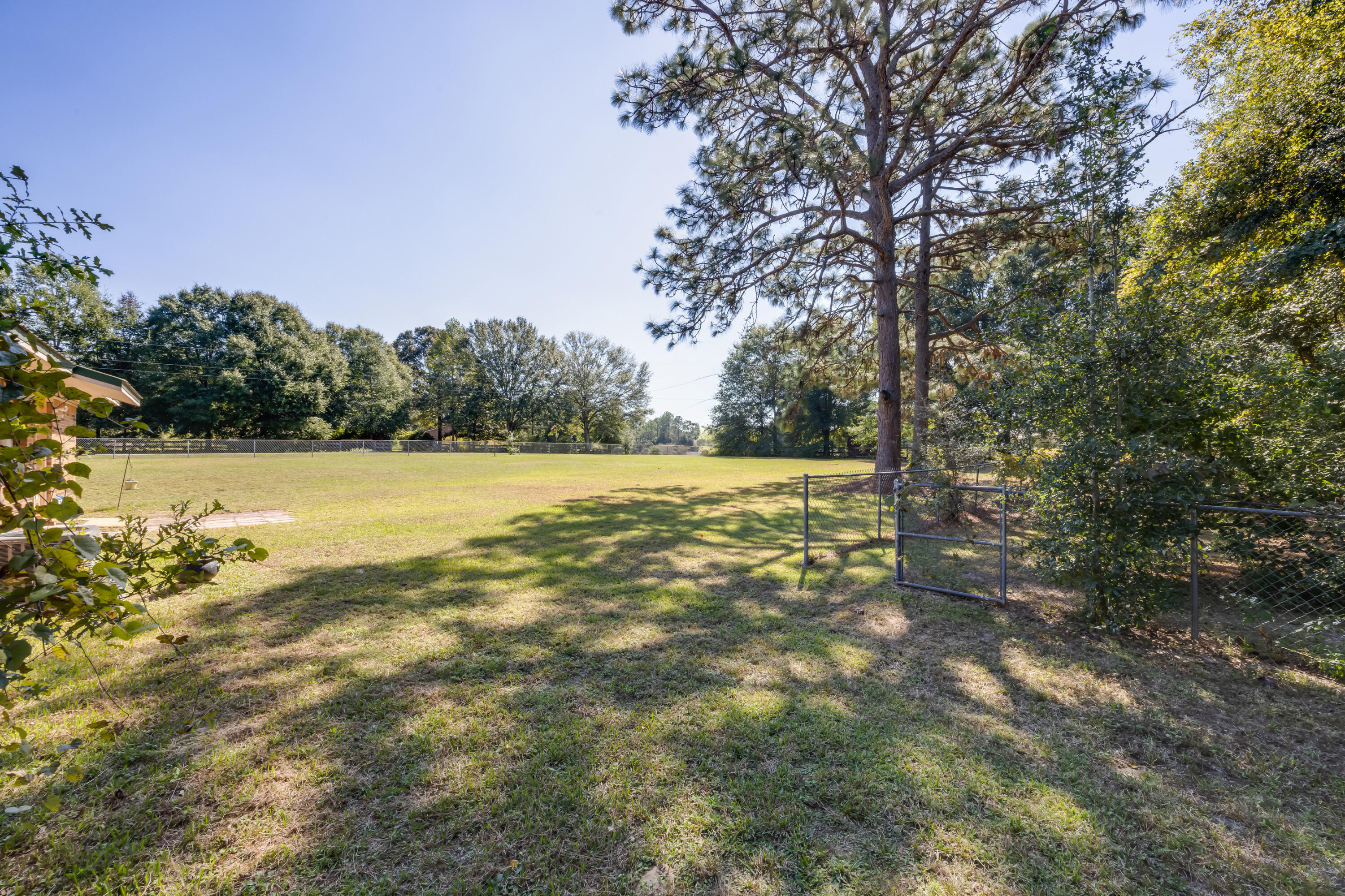 WHISPERING LAKE - Residential