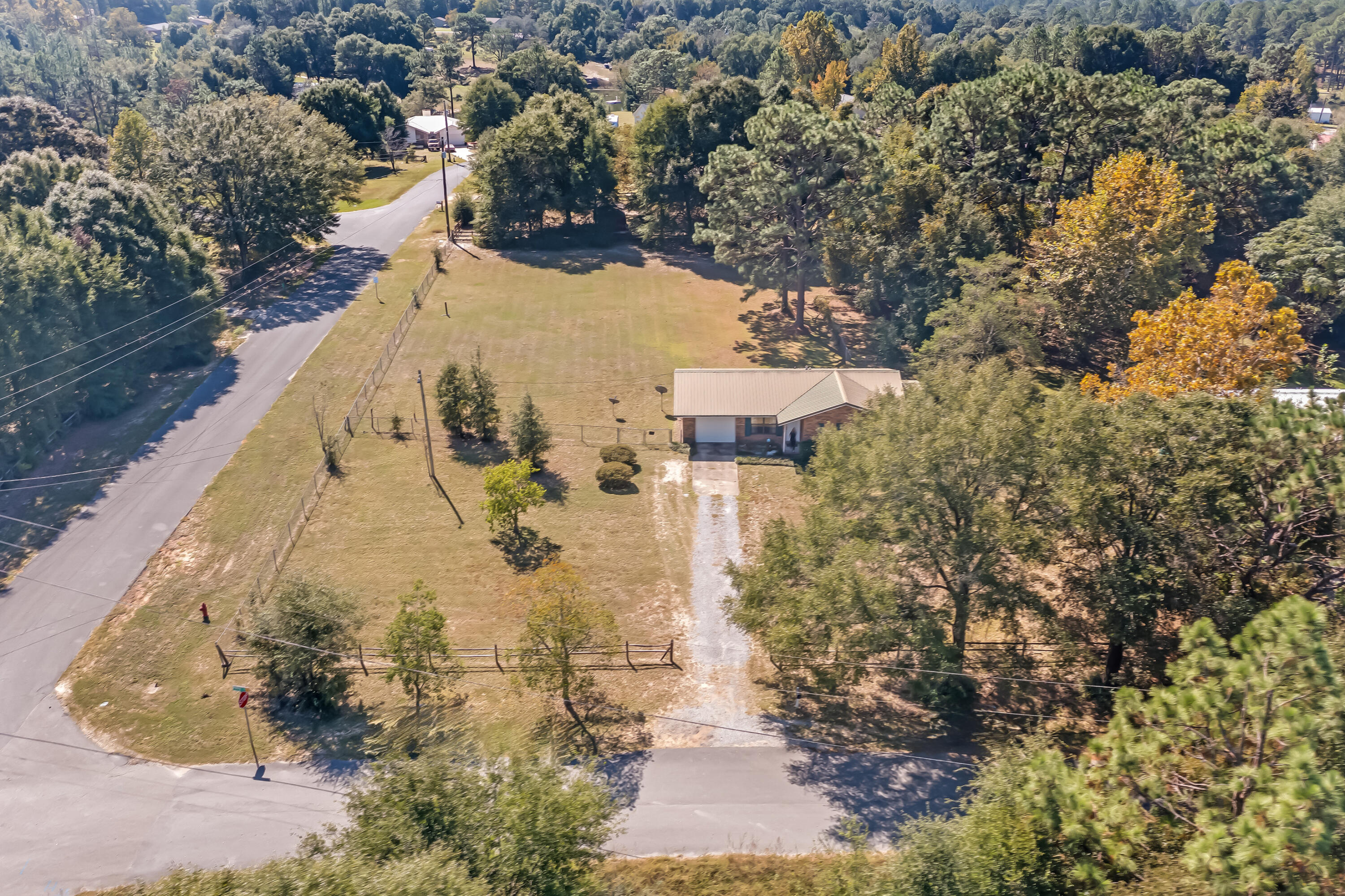 WHISPERING LAKE - Residential