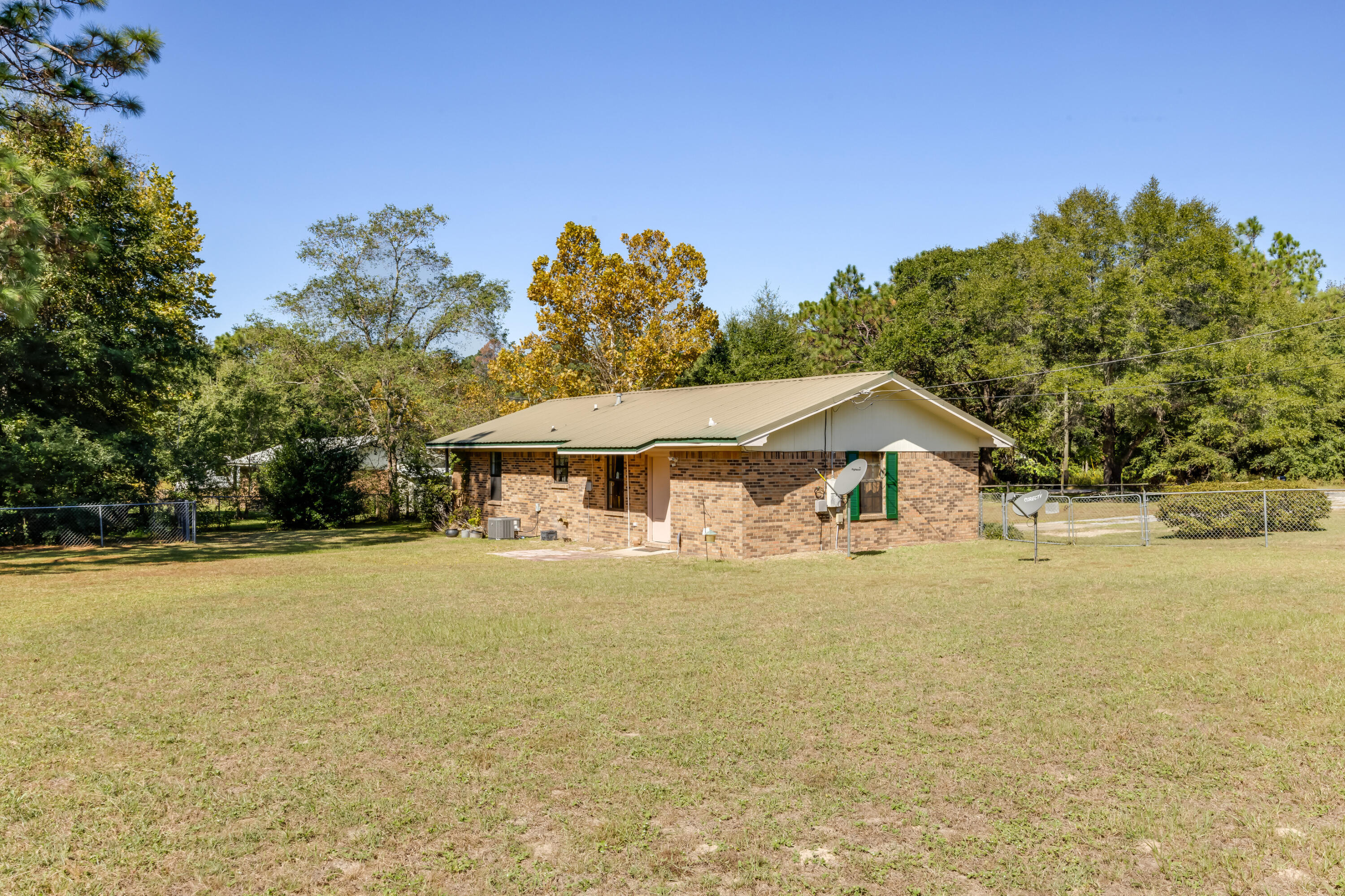 WHISPERING LAKE - Residential