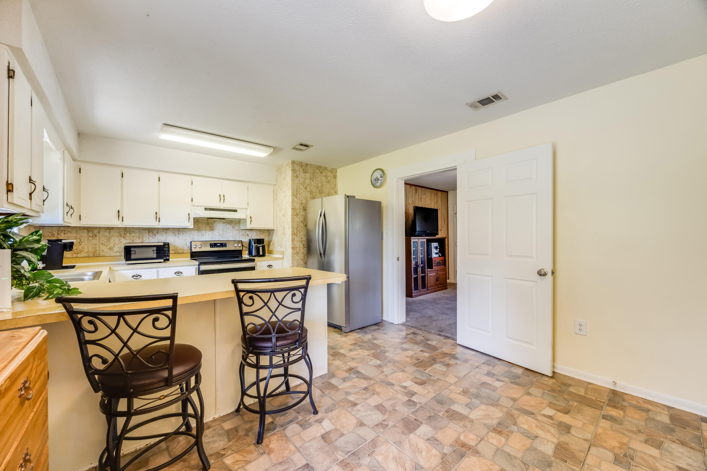 WHISPERING LAKE - Residential