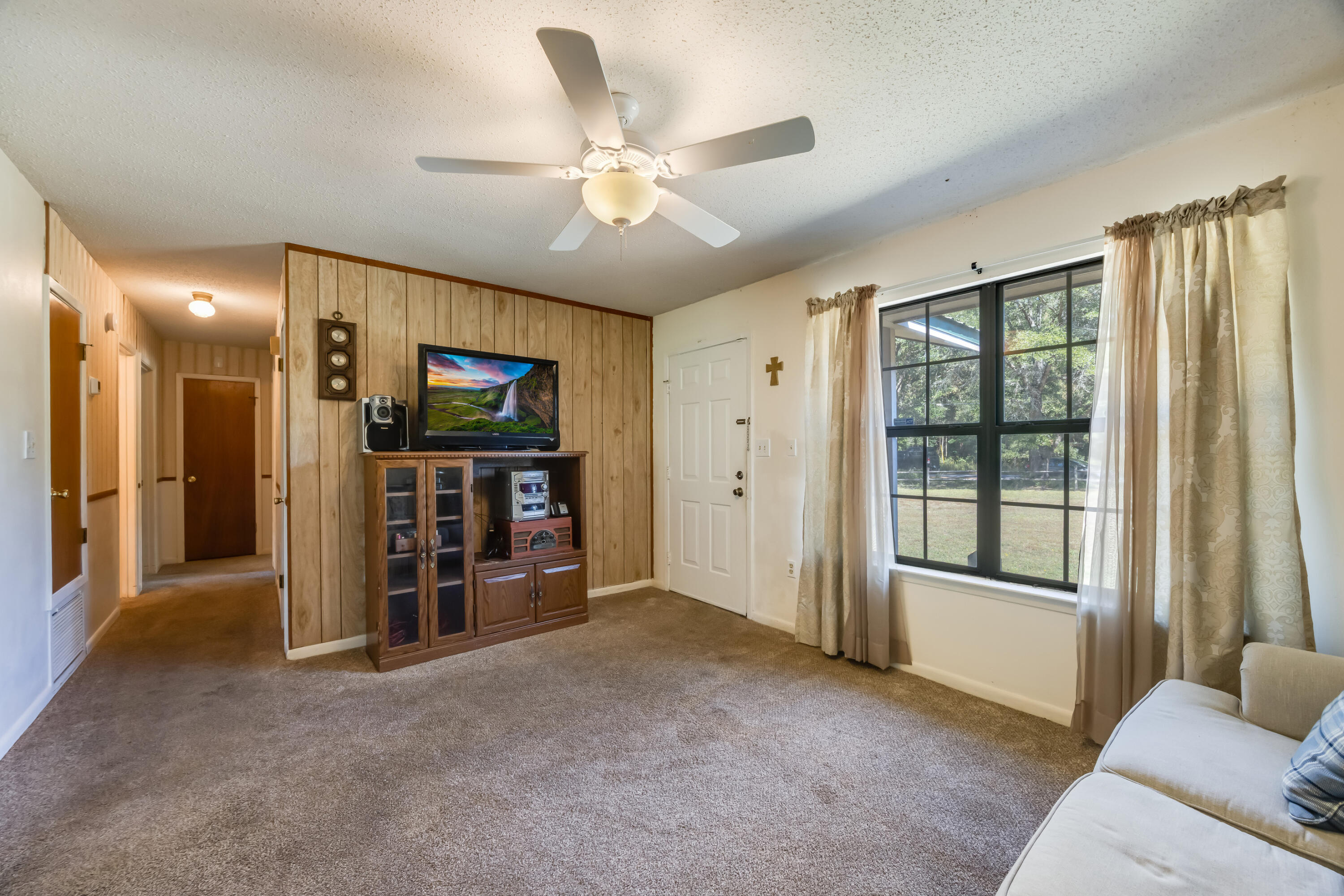 WHISPERING LAKE - Residential