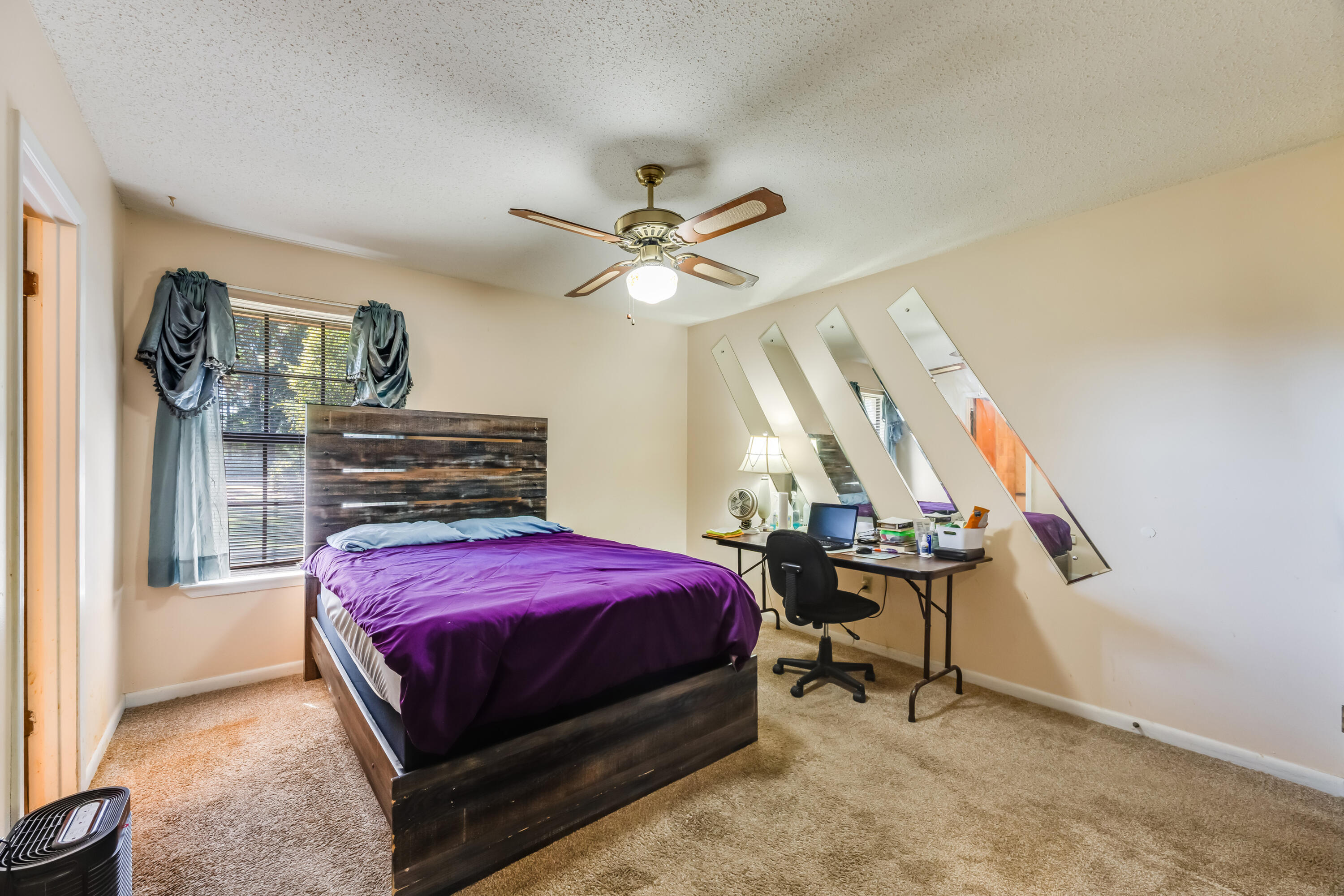 WHISPERING LAKE - Residential