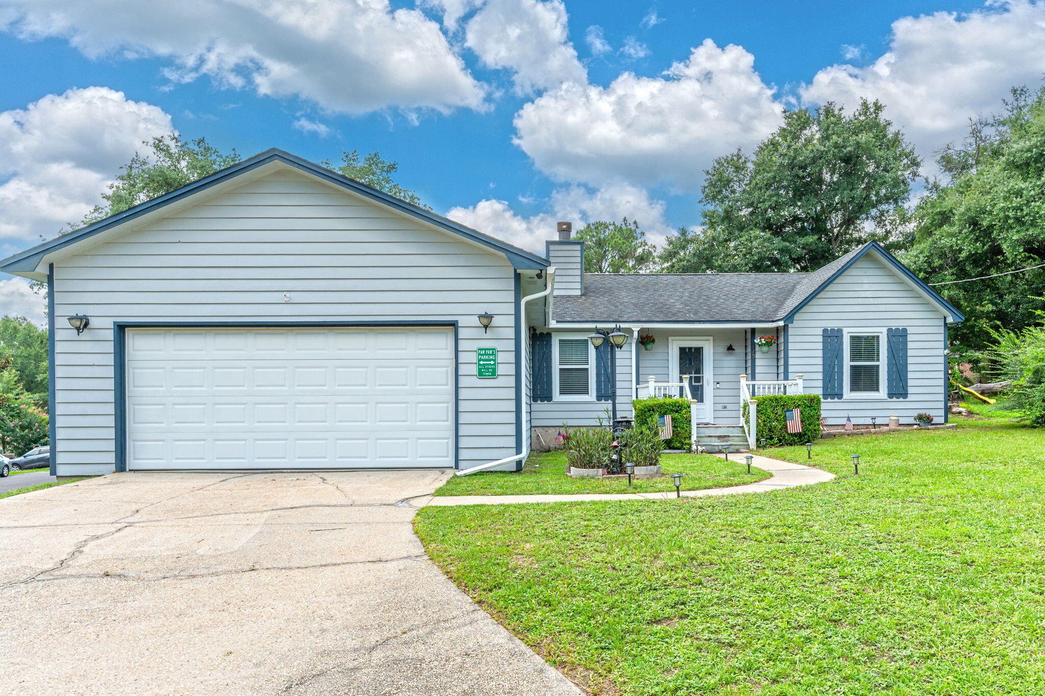 Incredible opportunity to own a pool home in South Crestview! This well-maintained 3-bedroom, 2-bath home sits on a spacious corner lot and features a gunite pool, perfect for enjoying Florida's sunny weather.This one-owner property was built with quality in mind and offers a solid foundation for your updates and personal style. The seller is offering a new roof with an acceptable offer, providing peace of mind for the future. Other updates include an HVAC system (2016), water heater (2017), and an active termite bond for added protection.Additional features include a washer and dryer, and a grill, all conveying with the sale. While the home could benefit from some updating, it's an amazing value for a pool home in South Crestview.Conveniently located near military bases, shopping, dining, the interstate, and the Emerald Coast beaches-this is one you don't want to miss!
Buyer to verify all pertinent information.