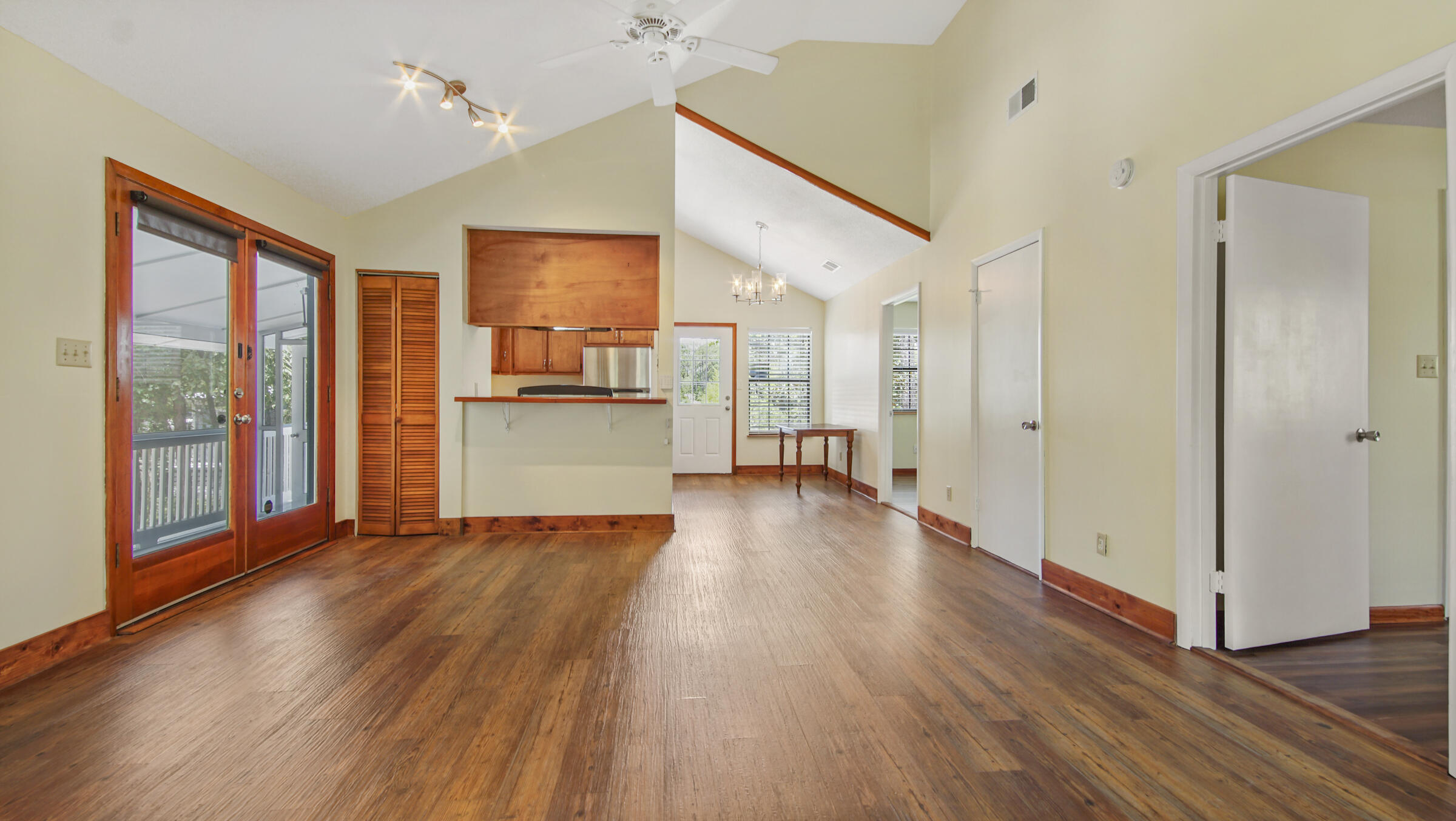 TOWN OF SANTA ROSA - Residential