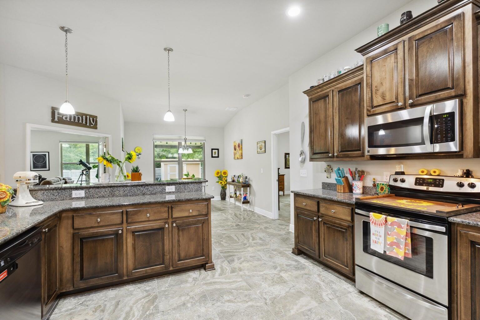 HOMEWOOD EST - Residential