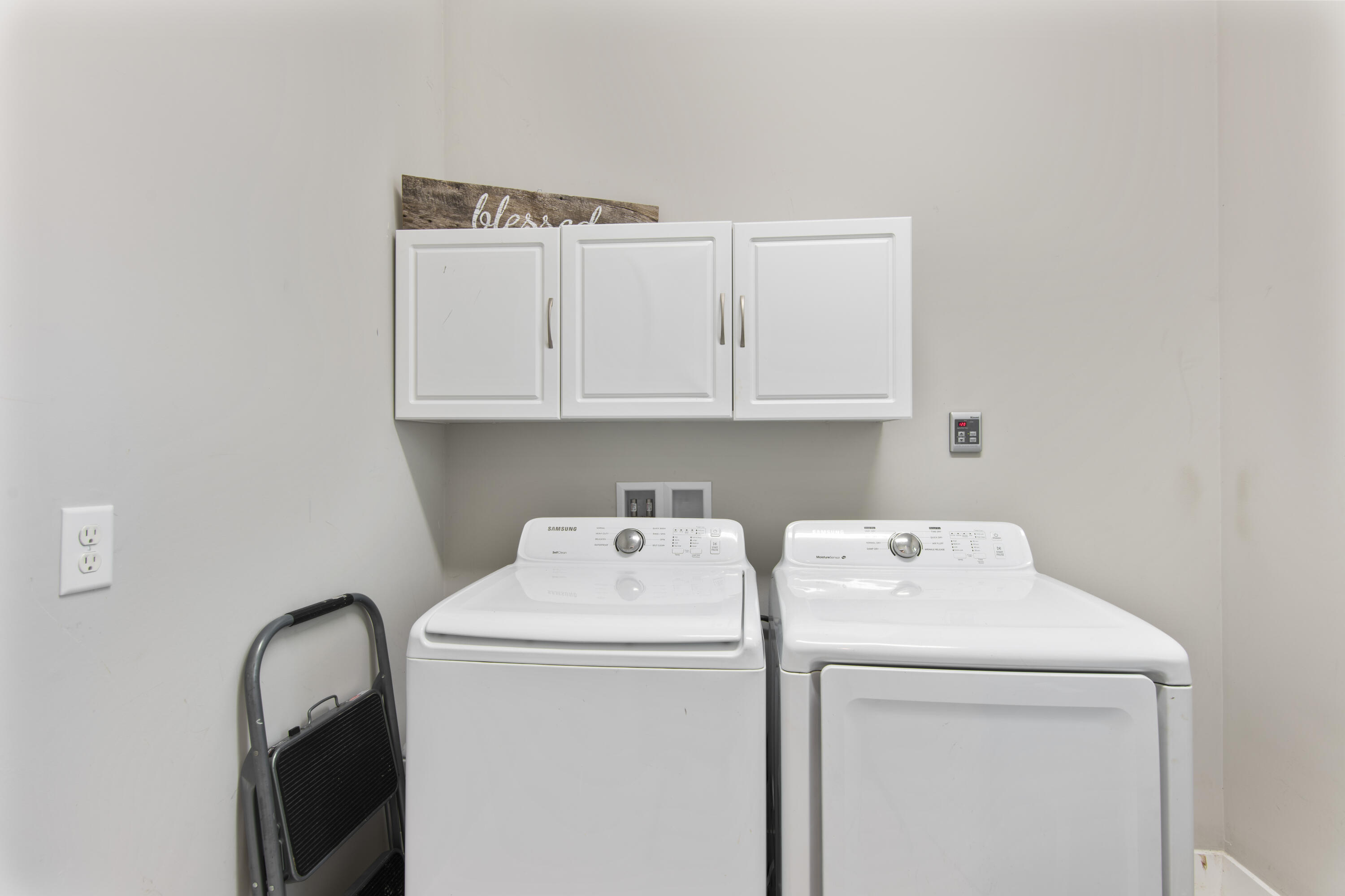 WHISPERING PINES - Residential