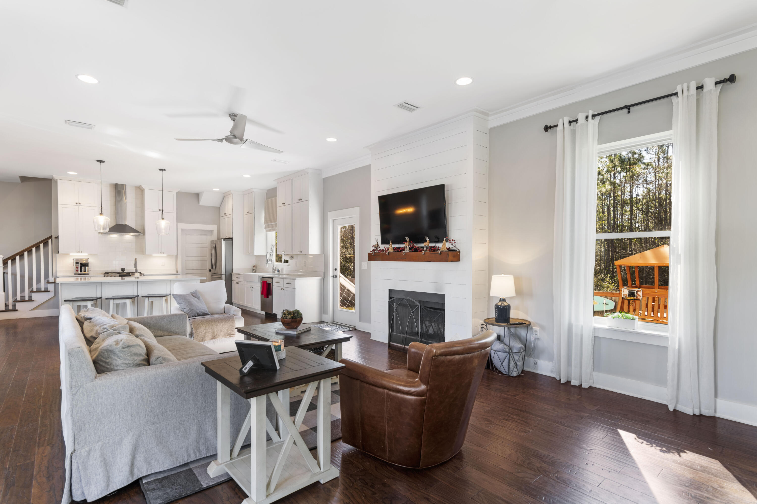WHISPERING PINES - Residential