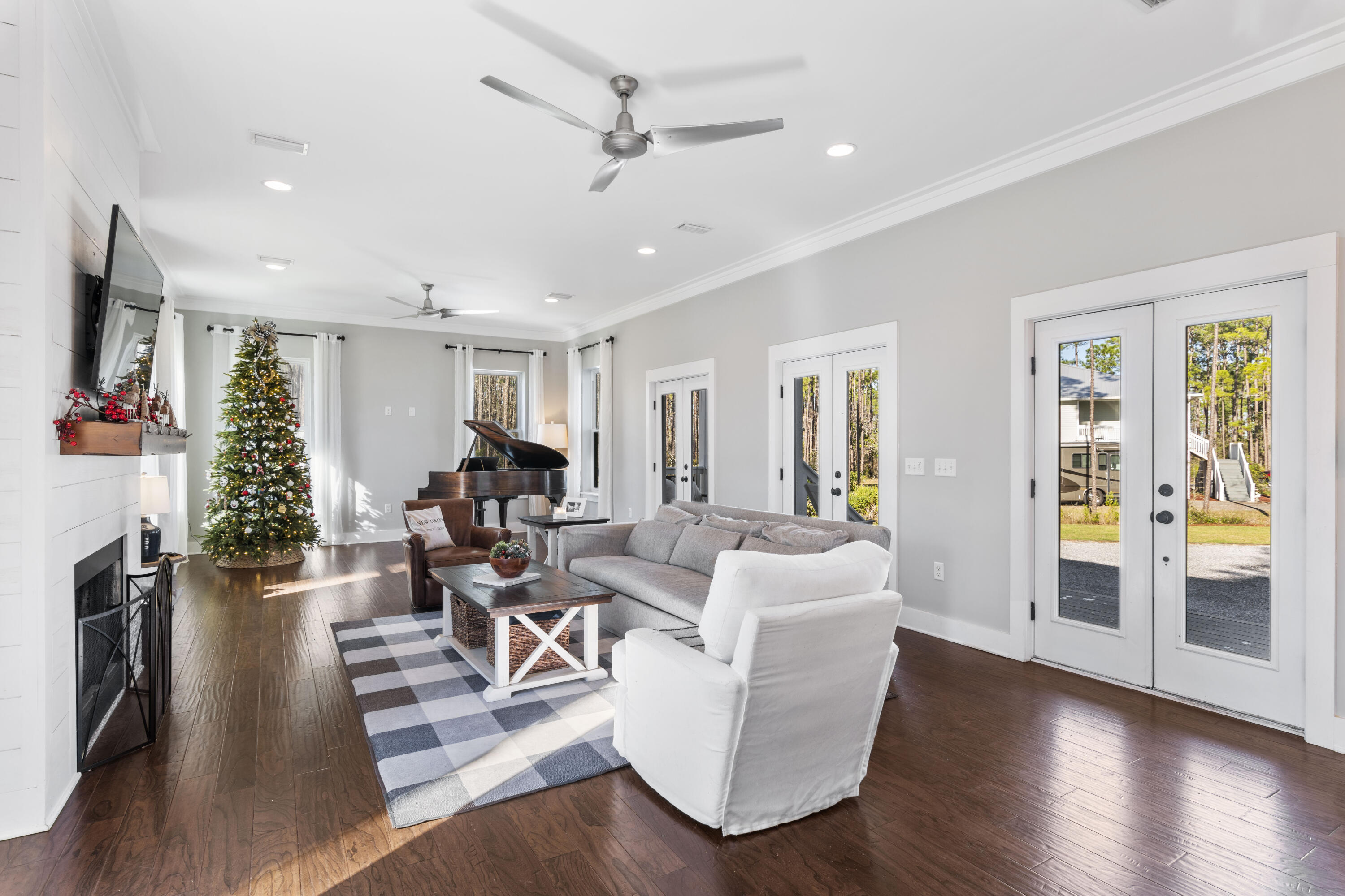 WHISPERING PINES - Residential