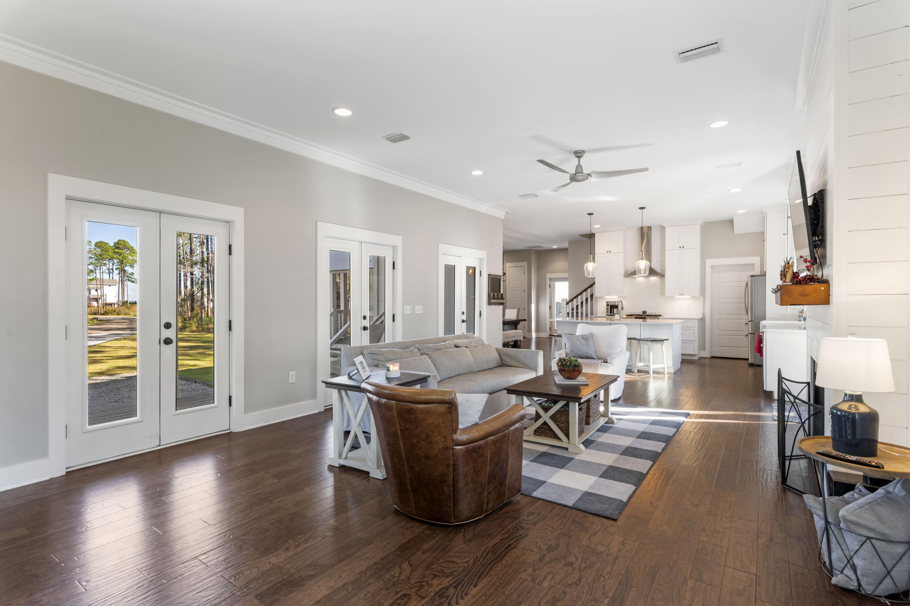 WHISPERING PINES - Residential
