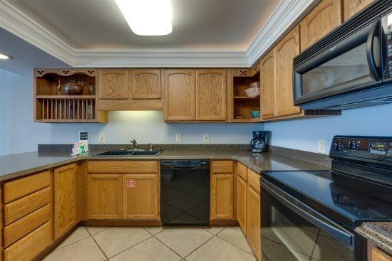 BEACH HOUSE CONDO PH 1 - Residential Lease