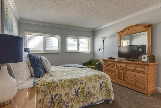 BEACH HOUSE CONDO PH 1 - Residential Lease