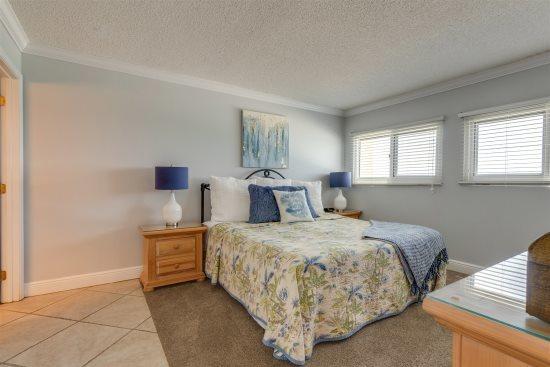 BEACH HOUSE CONDO PH 1 - Residential Lease