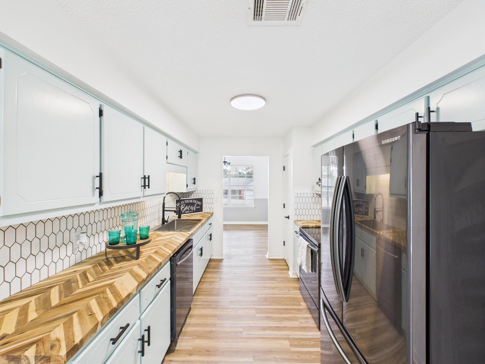 NORTHVIEW ESTATES 3RD ADDN - Residential