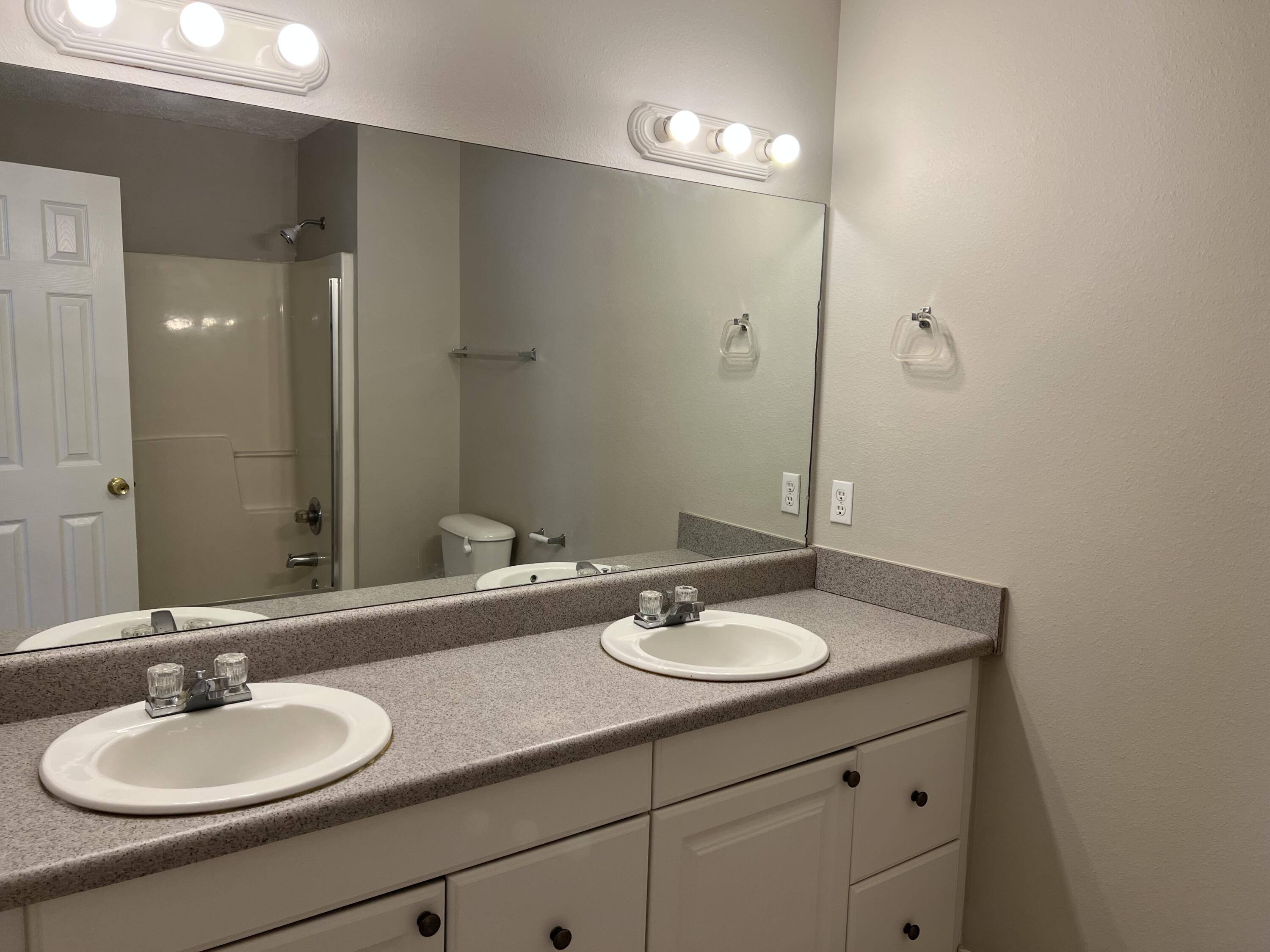 ENCHANTED ESTATES - Residential Lease
