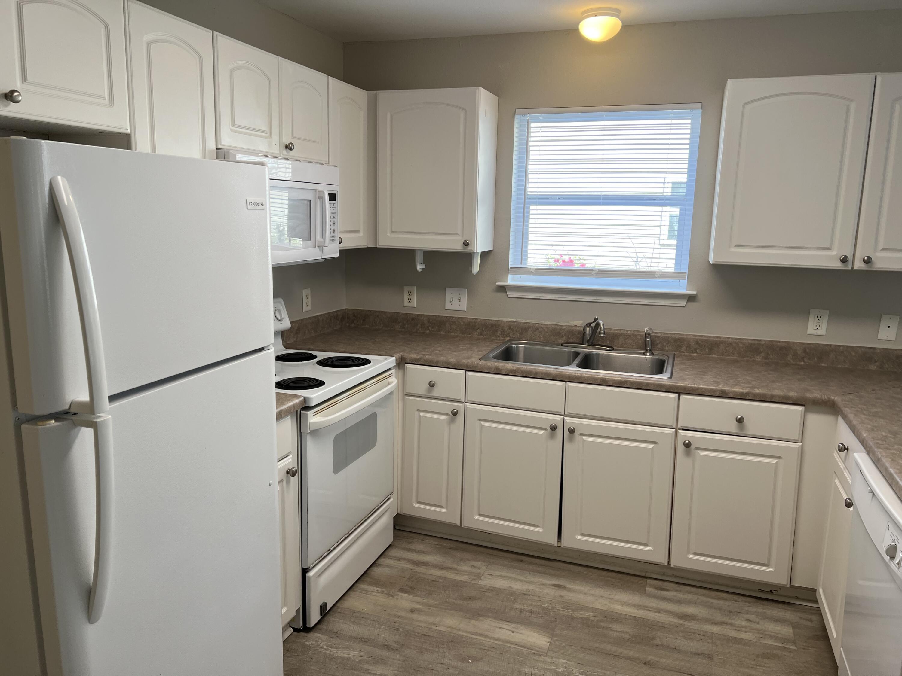 ENCHANTED ESTATES - Residential Lease