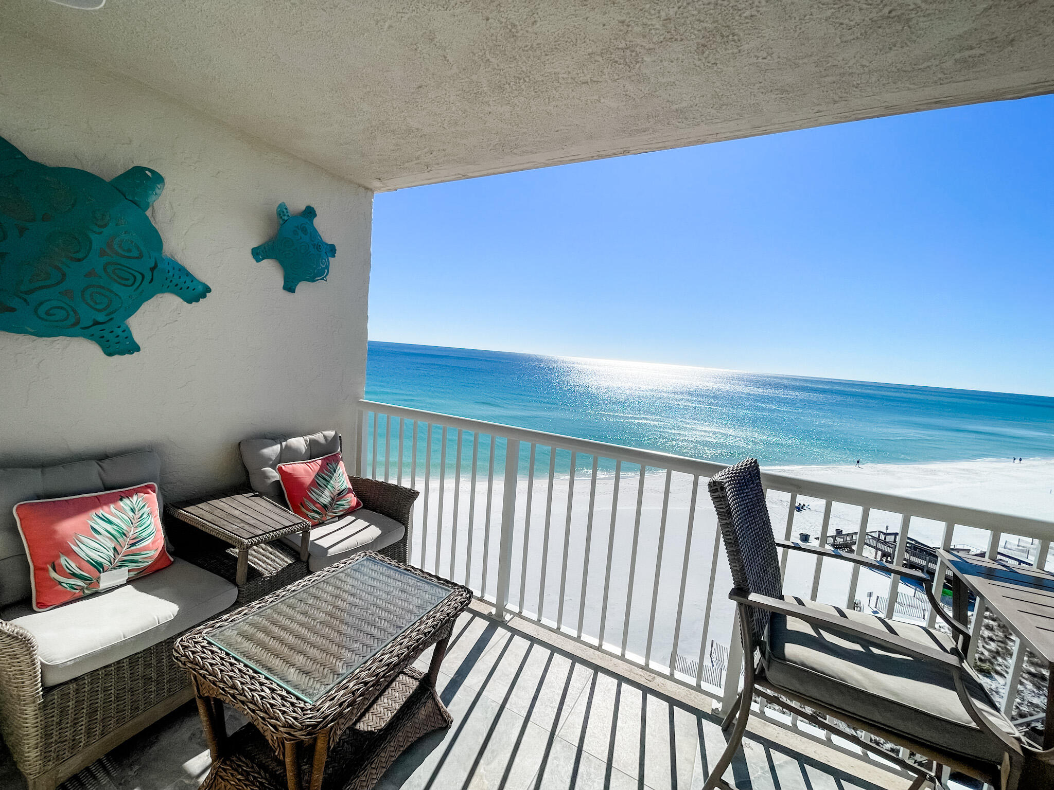 HOLIDAY SURF & RACQUET CLUB - Residential
