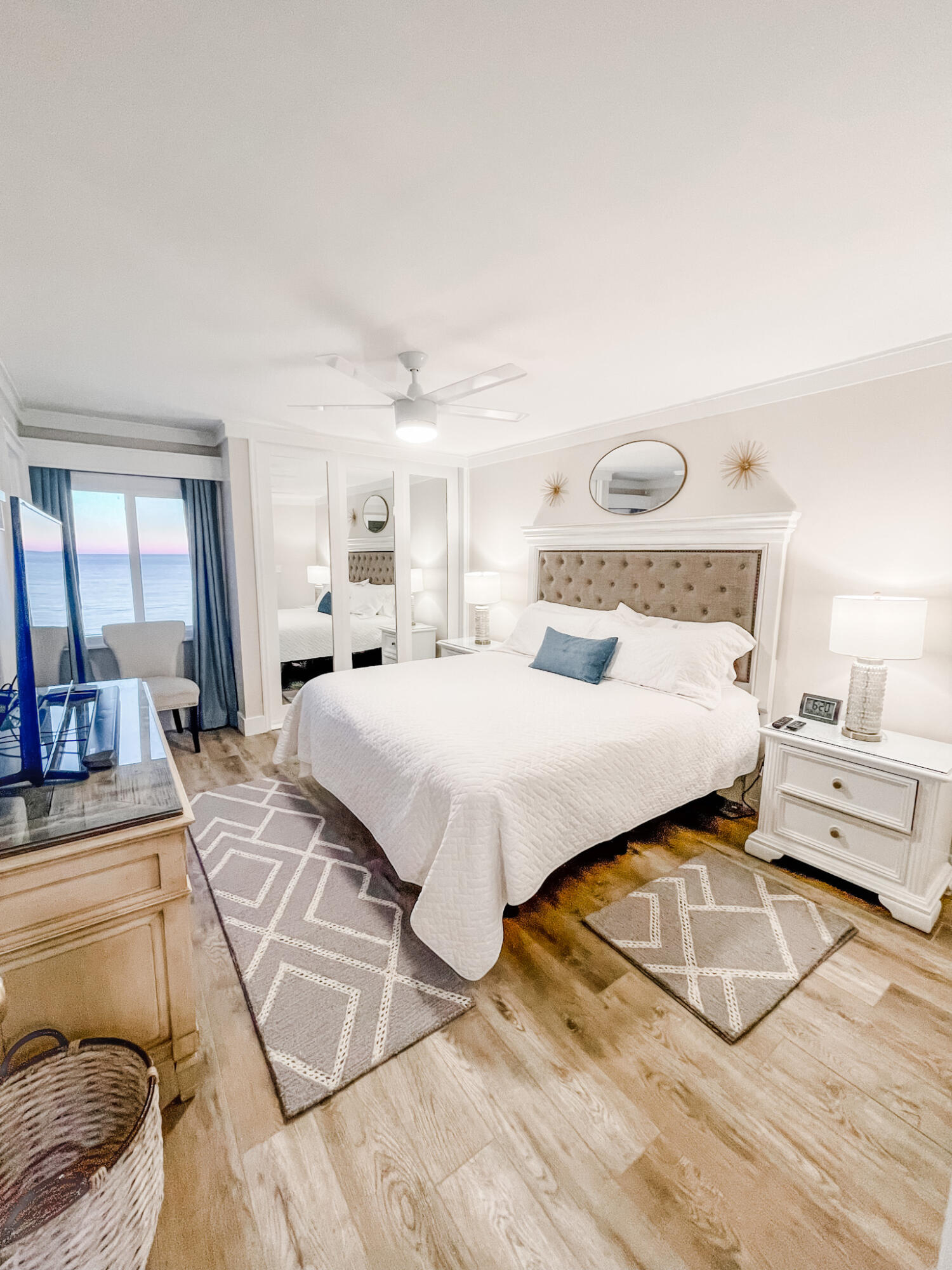 HOLIDAY SURF & RACQUET CLUB - Residential