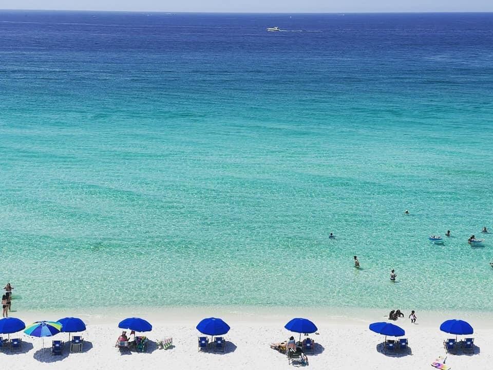 HOLIDAY SURF & RACQUET CLUB - Residential