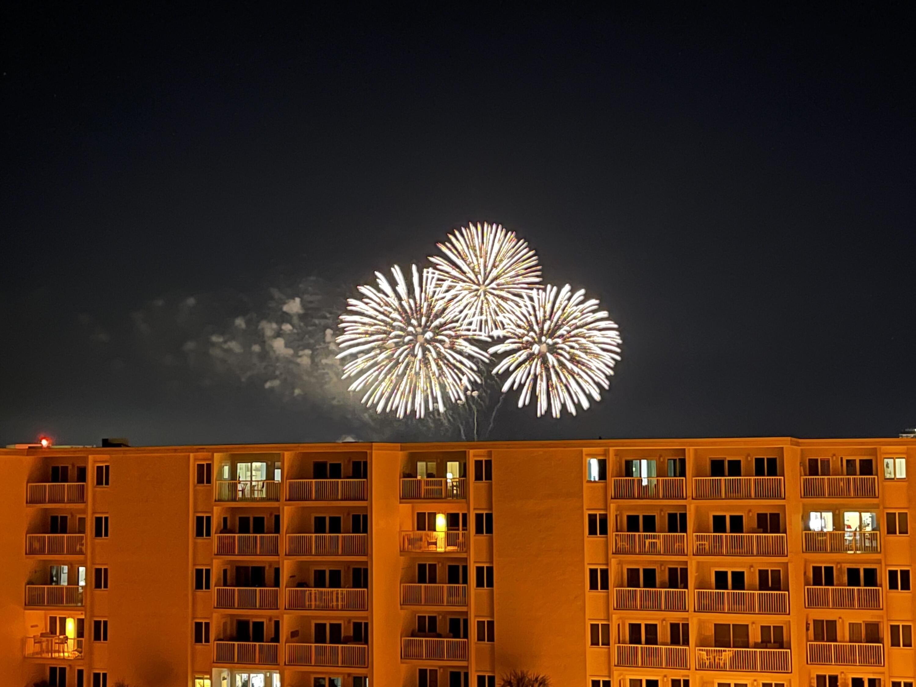 HOLIDAY SURF & RACQUET CLUB - Residential