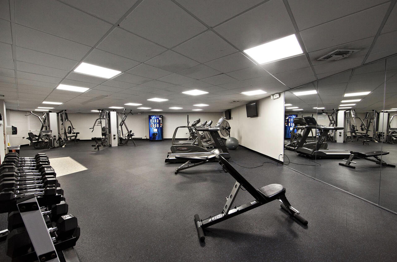 HOLIDAY SURF & RACQUET CLUB - Residential