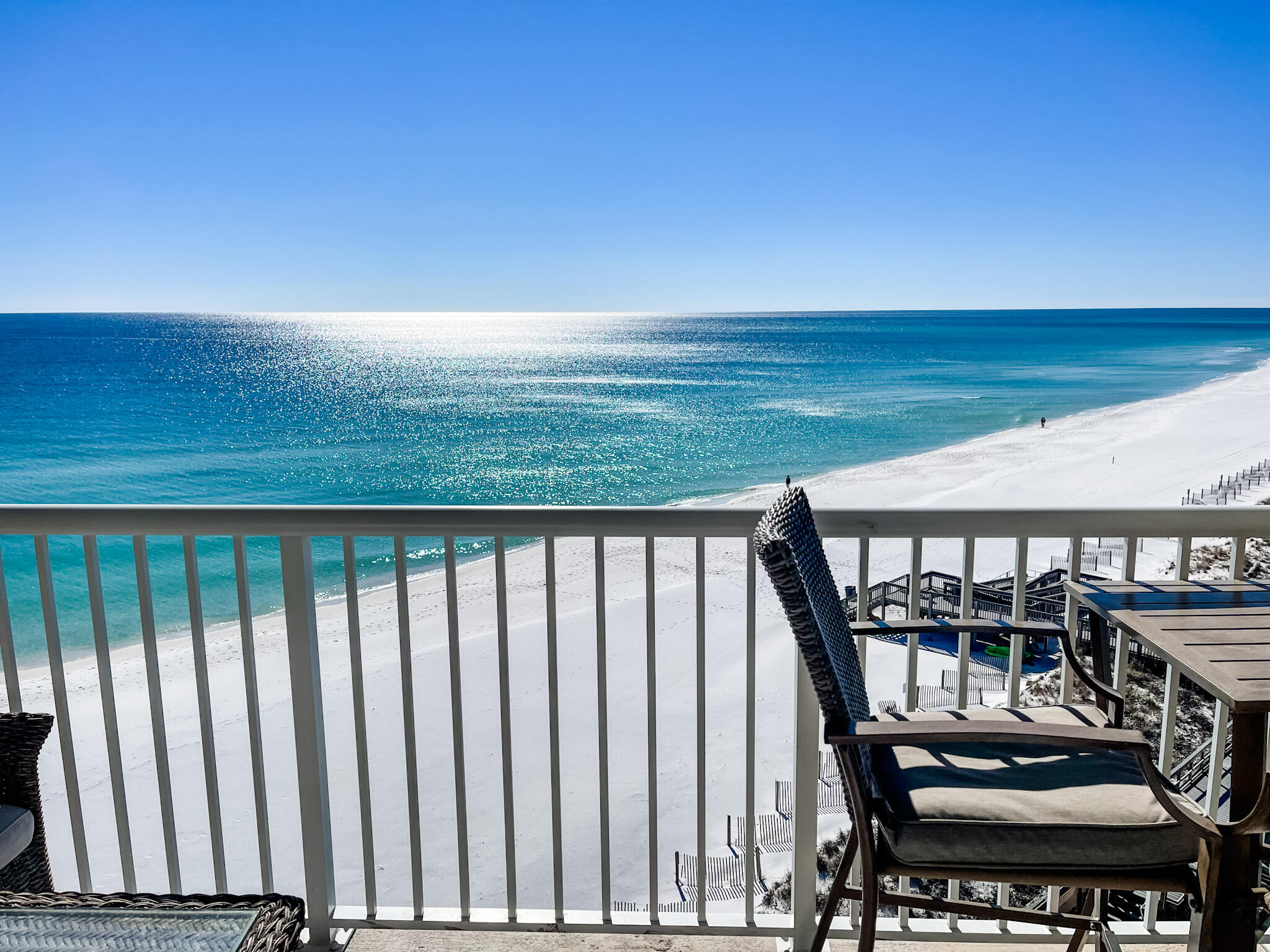 HOLIDAY SURF & RACQUET CLUB - Residential