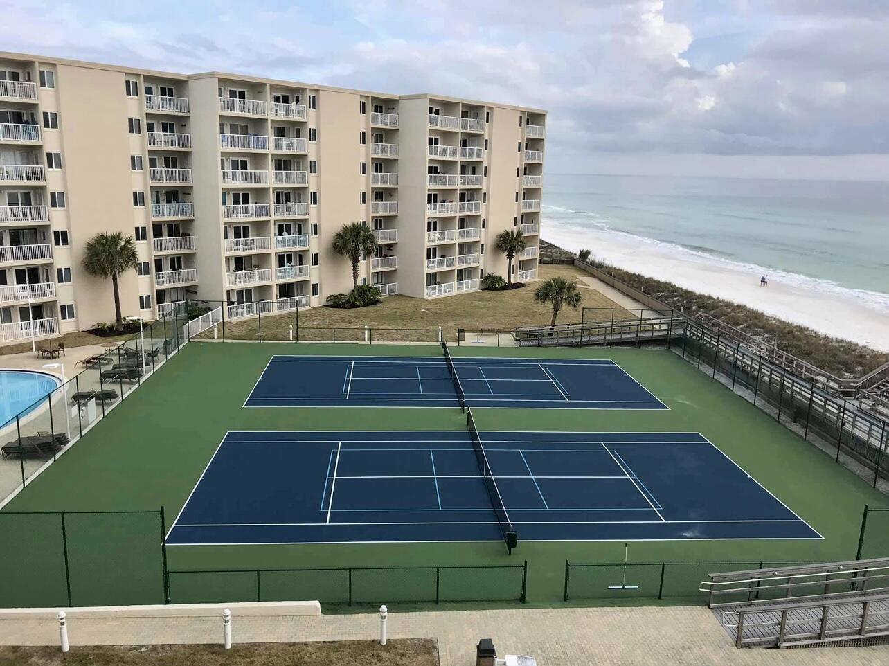 HOLIDAY SURF & RACQUET CLUB - Residential