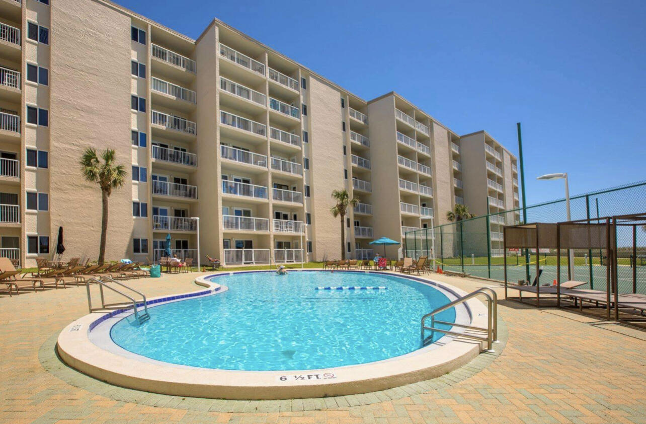 HOLIDAY SURF & RACQUET CLUB - Residential
