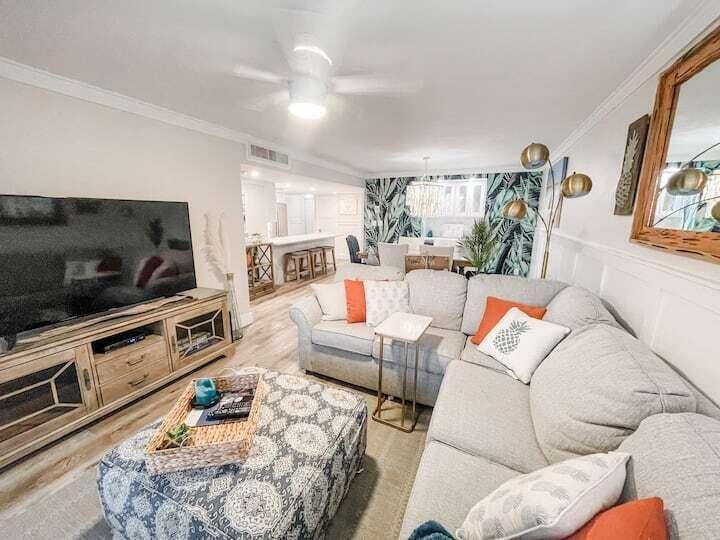 HOLIDAY SURF & RACQUET CLUB - Residential