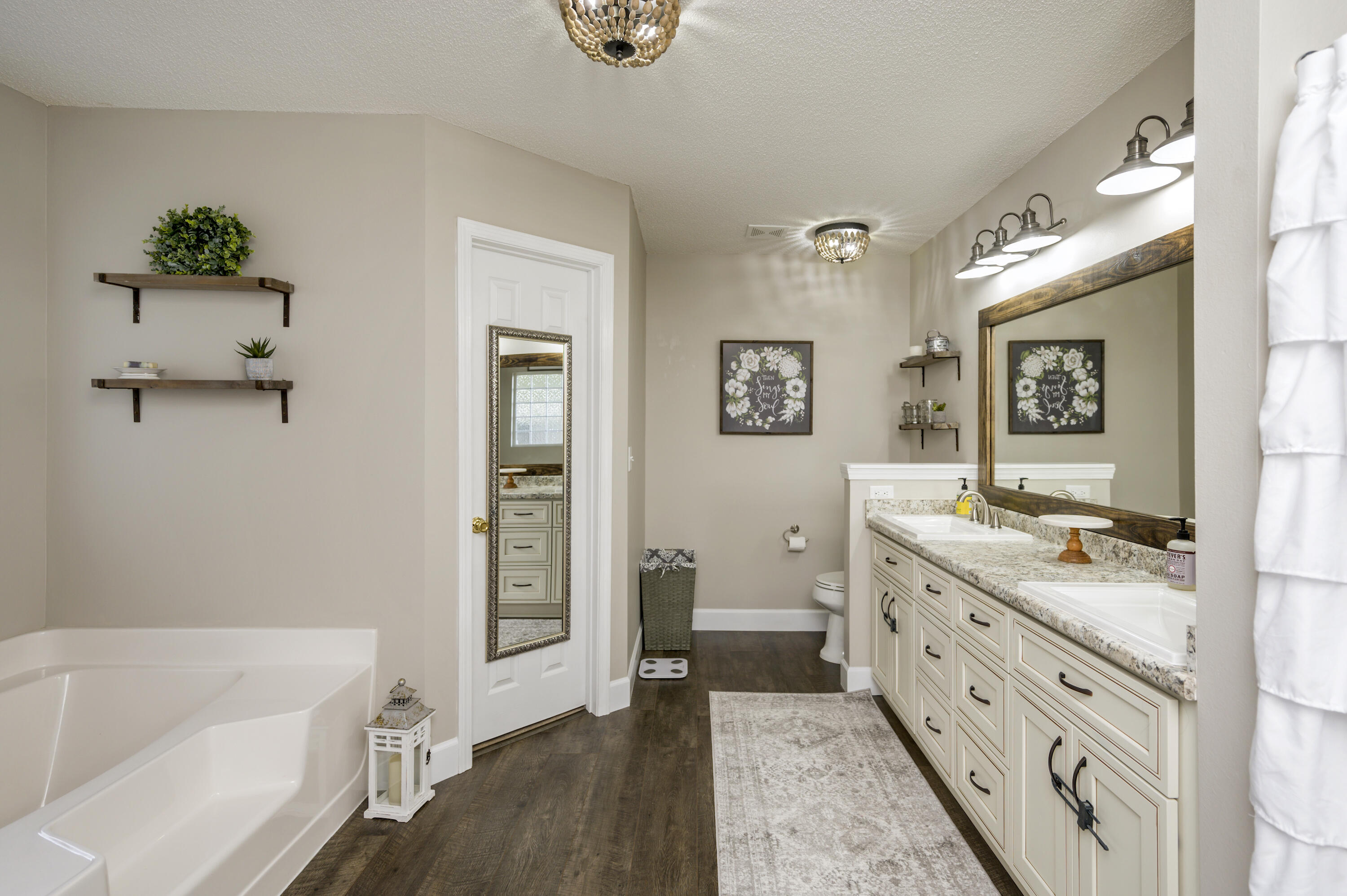 BROOKE ESTATES PH I - Residential