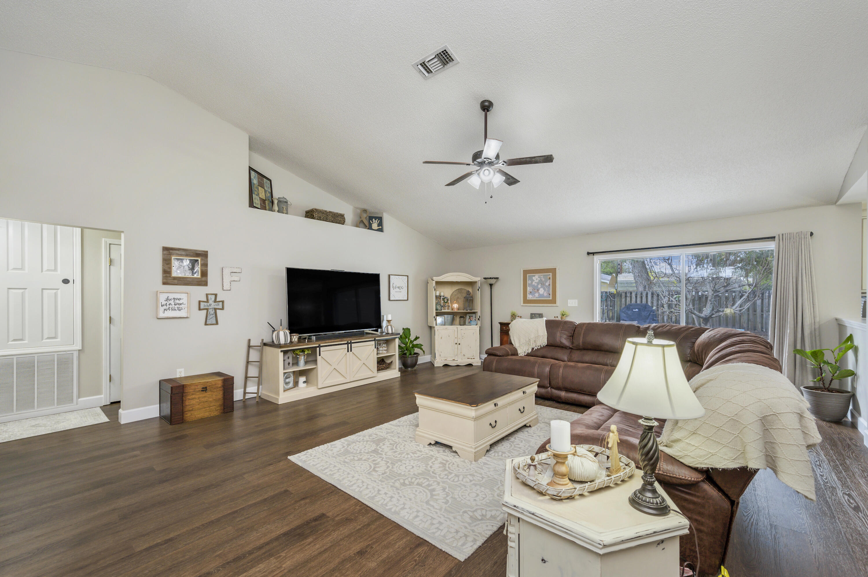 BROOKE ESTATES PH I - Residential