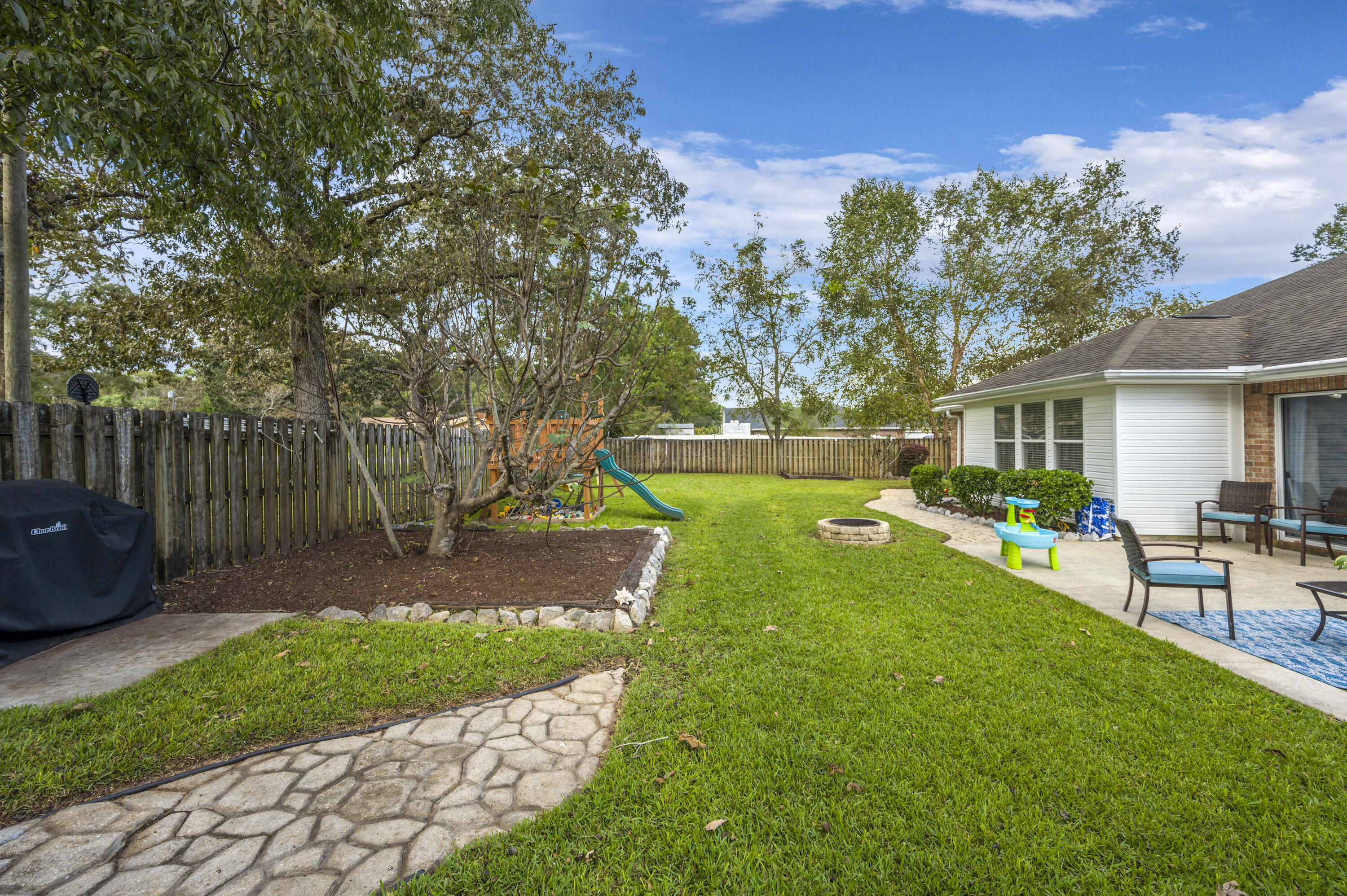 BROOKE ESTATES PH I - Residential