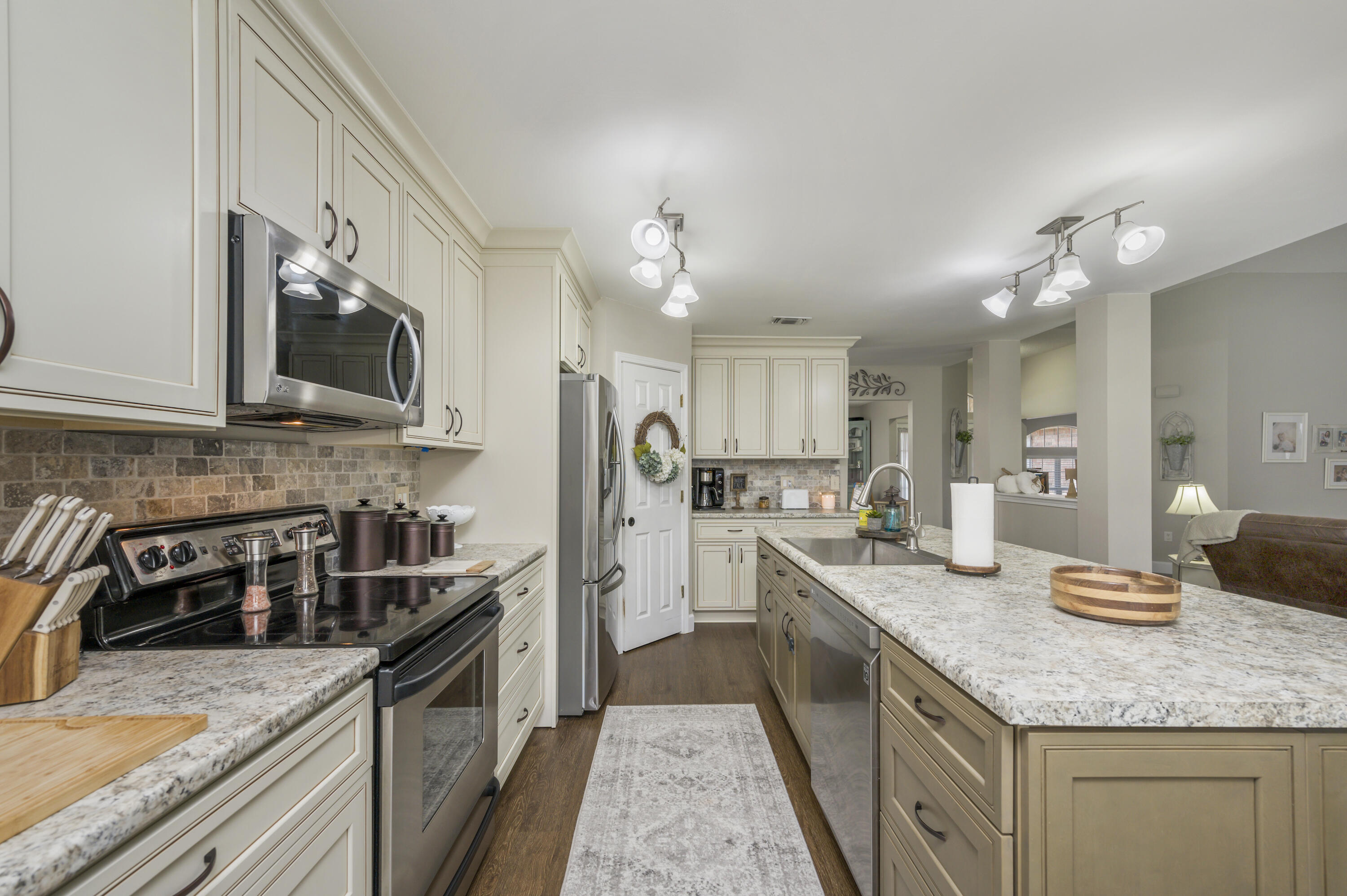 BROOKE ESTATES PH I - Residential