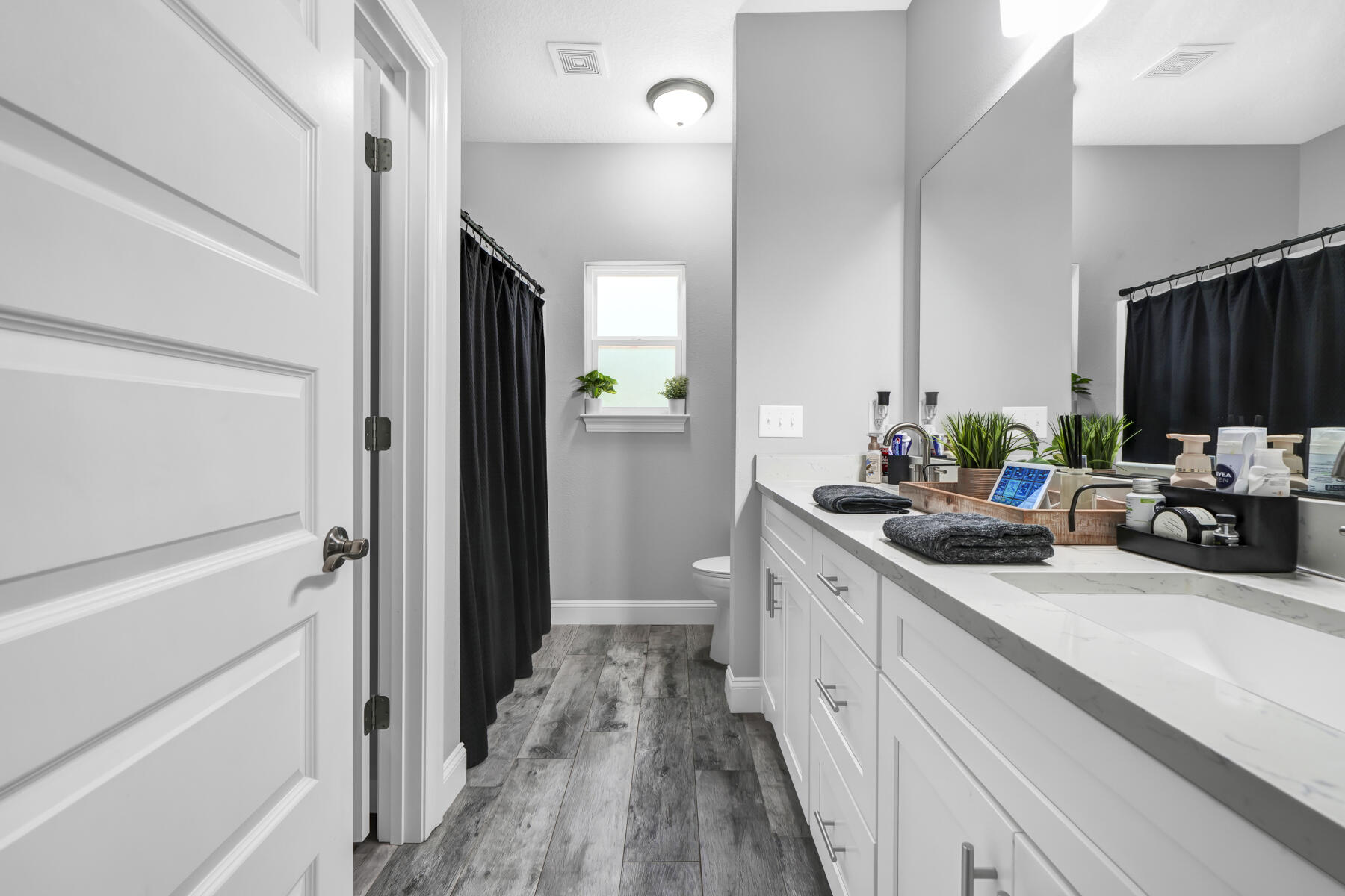 COMMODORE PARK - Residential Lease