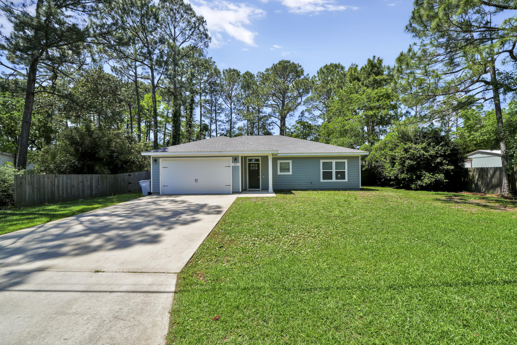 COMMODORE PARK - Residential Lease