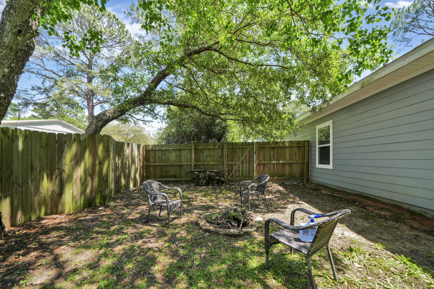 COMMODORE PARK - Residential Lease