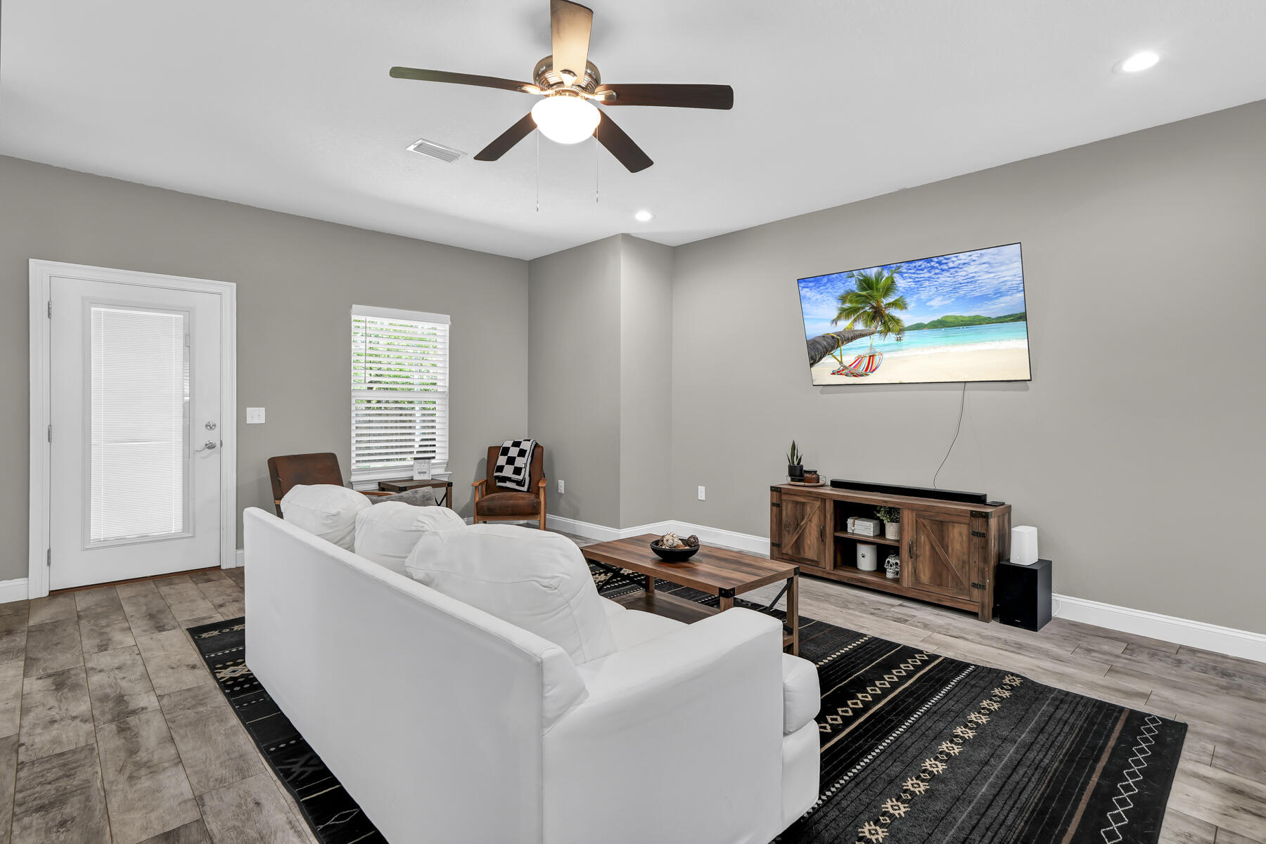 COMMODORE PARK - Residential Lease