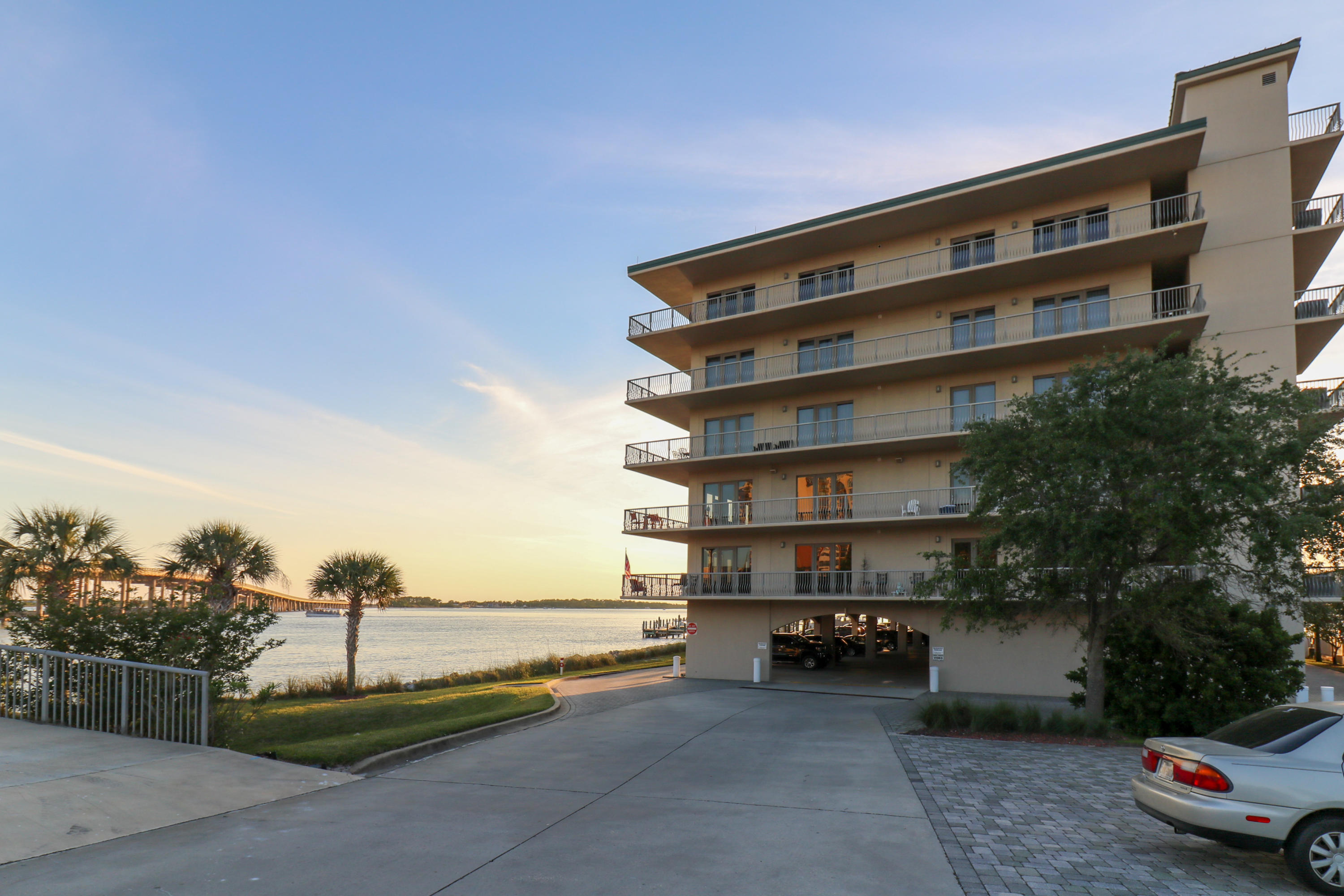 SIDES MORENO POINT WEST - Residential