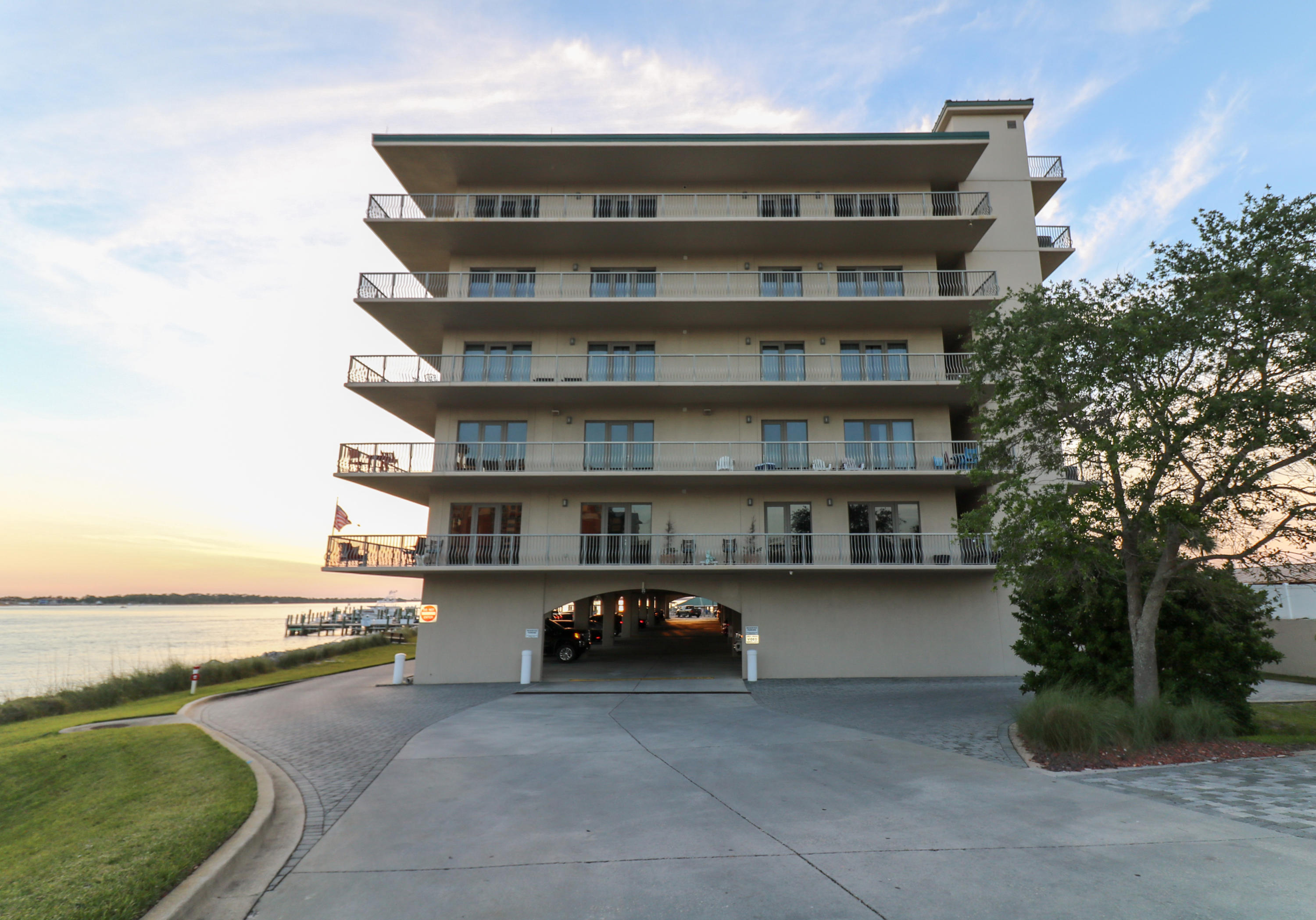 SIDES MORENO POINT WEST - Residential