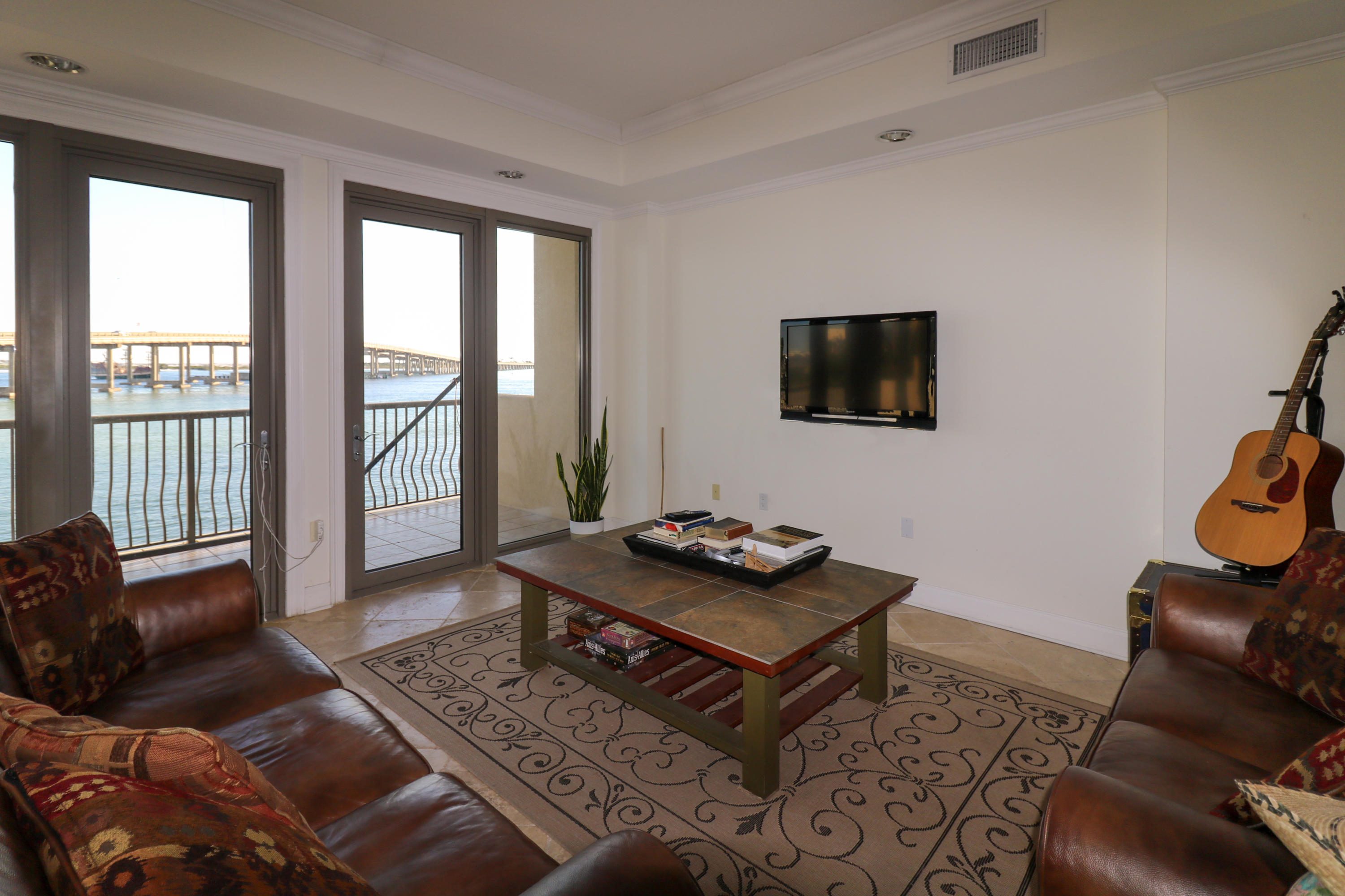 SIDES MORENO POINT WEST - Residential