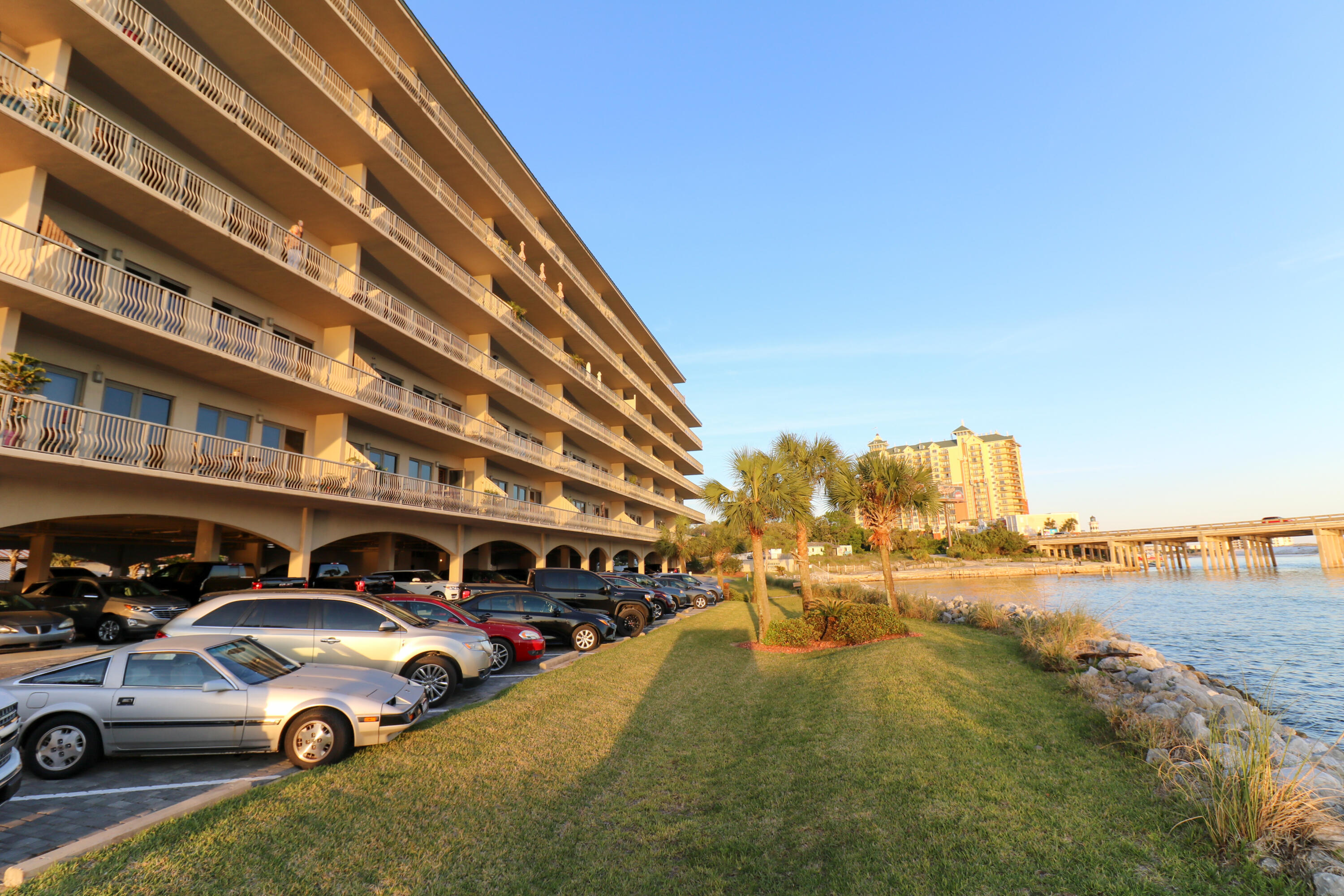 SIDES MORENO POINT WEST - Residential