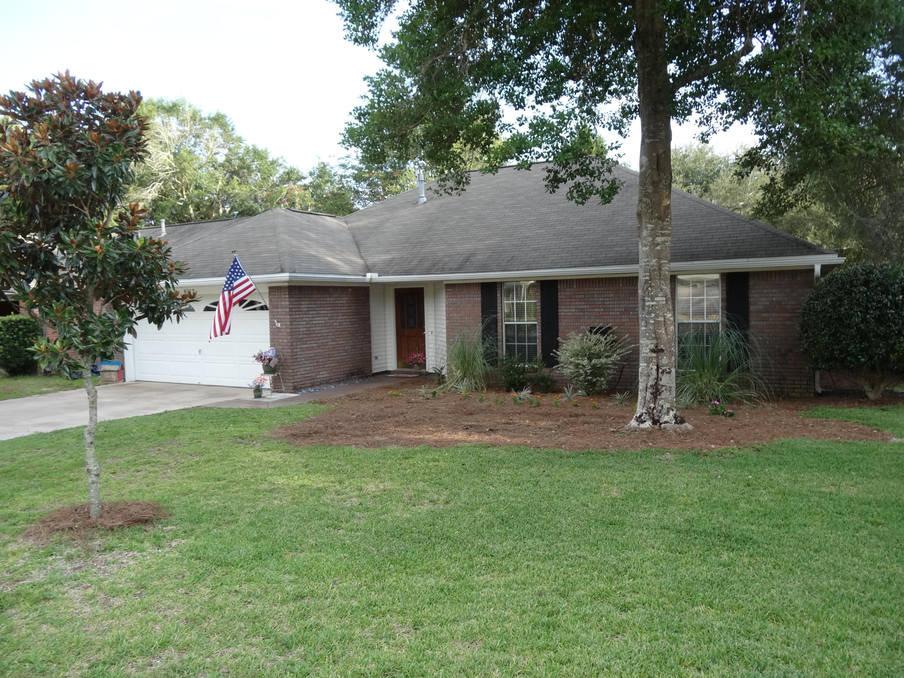 A wonderful family home awaits you in Bluewater Bay. Located centrally near the elementary school, shopping and dining. A thoughtful floor plan makes this nicely landscaped, corner lot home one to have on the top of your list. The great room has a vaulted ceiling and skylight for a bright, open feeling. From the great room is a Florida room to expand living space further. The kitchen has been updated with solid surface counters and integrated sink, newer cabinets and appliances. Comfortably large bedrooms and ample closet space. Parkwood Lane offers a walkway through gate to Bluewater Elementary School.