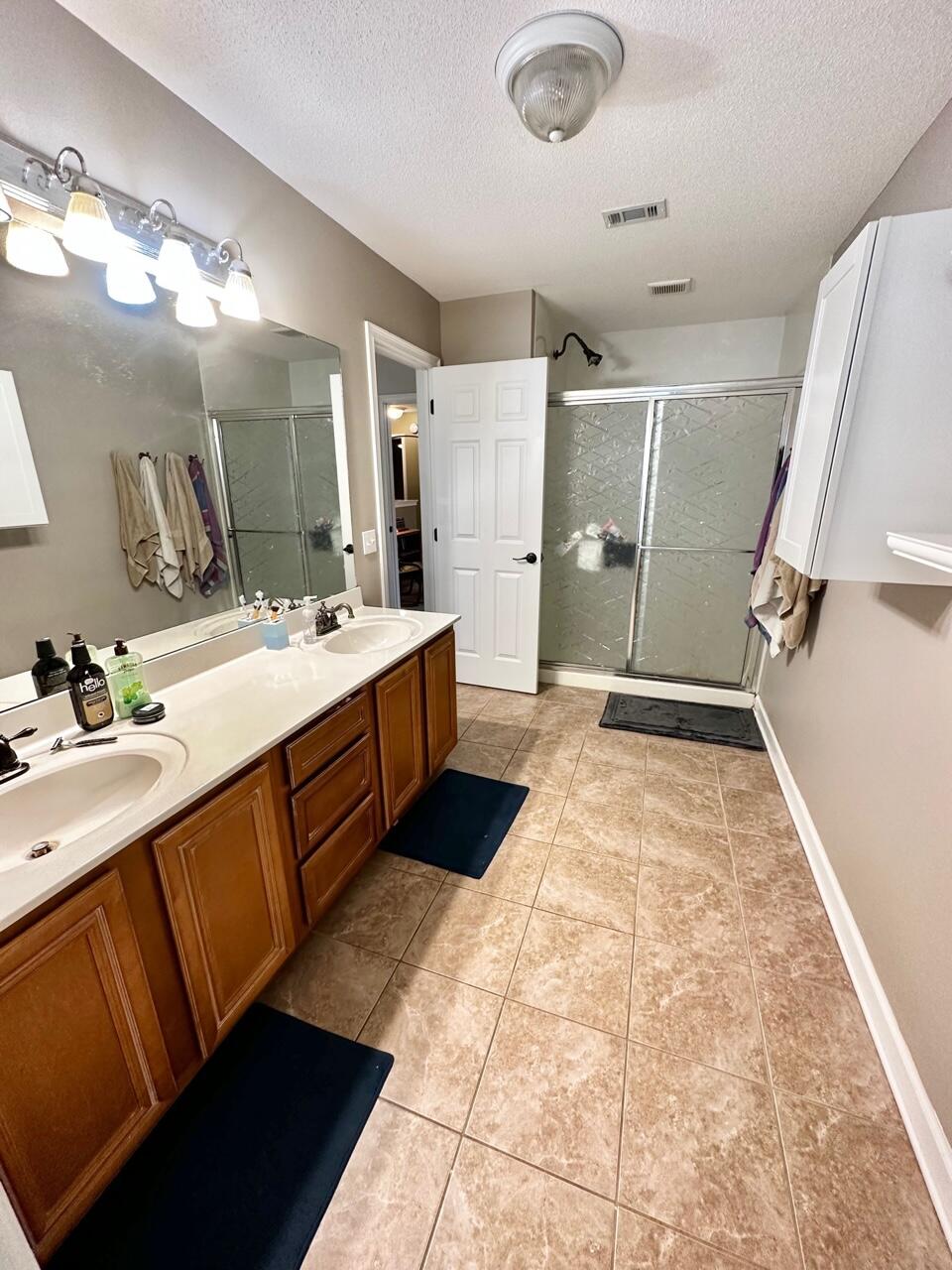 SUMMERWOOD - Residential Lease