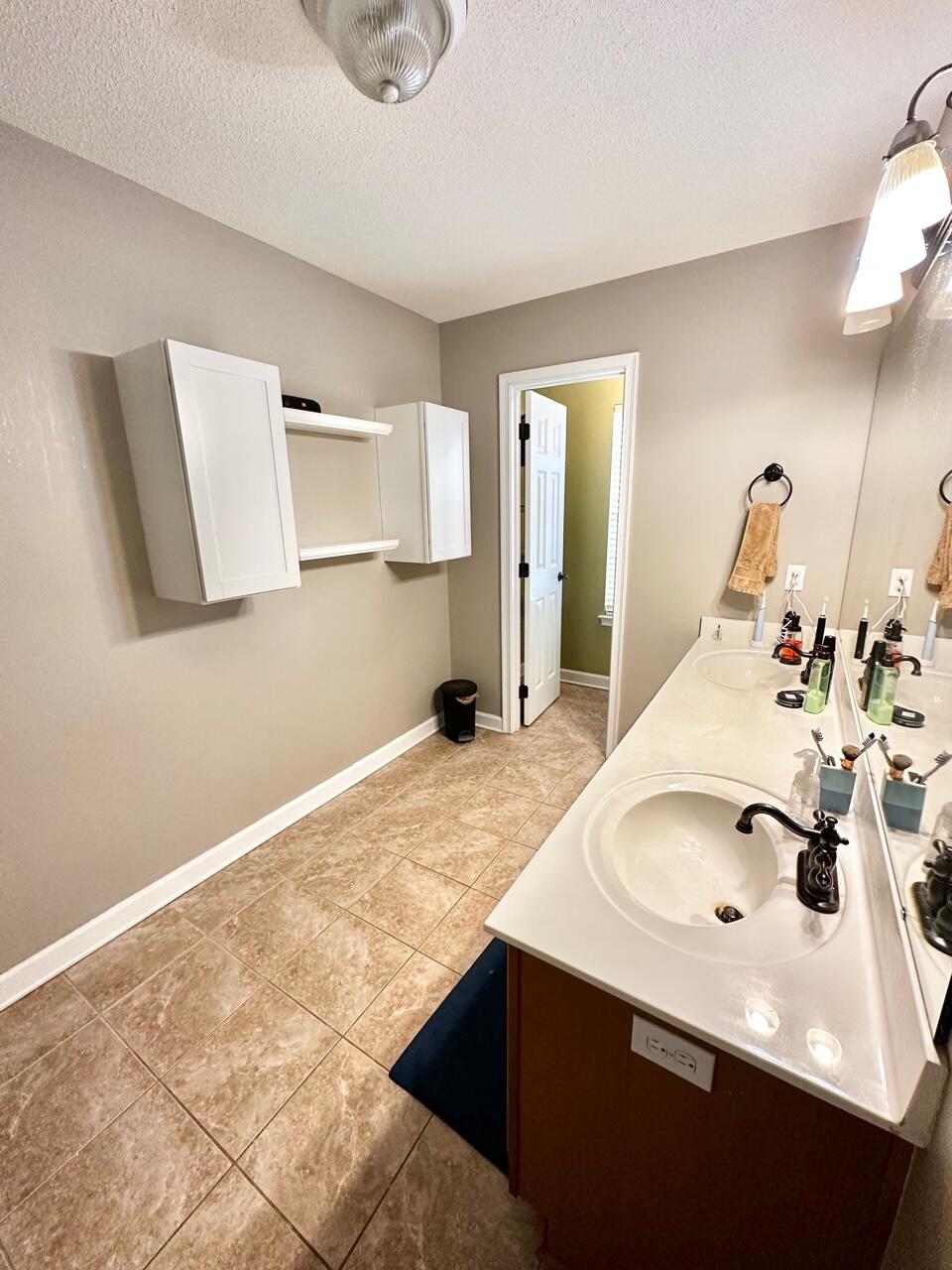 SUMMERWOOD - Residential Lease