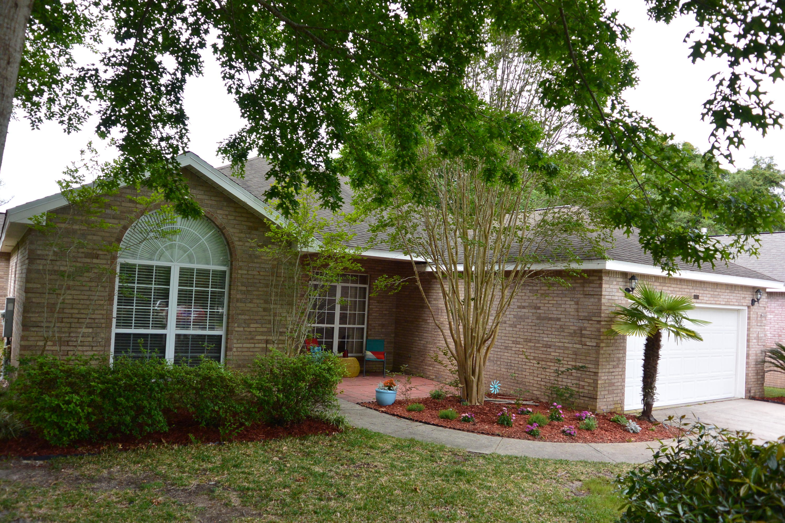 4 BEDROOM 3 BATH HUFF built home with a POOL located in a cul-de-sac in The Crossings of Bluewater Bay!!! This well designed home with a split bedroom floor plan has 11 foot ceilings throughout, tile flooring in the main living areas, living room with cathedral ceiling and gas fireplace, family room, formal dining room, large open kitchen with breakfast bar, breakfast nook and a fourth bedroom that can be used as a guest quarters with a separate bathroom. There is plenty of closet space throughout and a large master suite. Master bath has a double vanity, garden tub, separate shower and walk-in closet. Off of the kitchen there are french double doors leading to a screened patio. Patio opens to the back yard where you will find a beautiful in-ground easy-to-maintain saltwater pool.